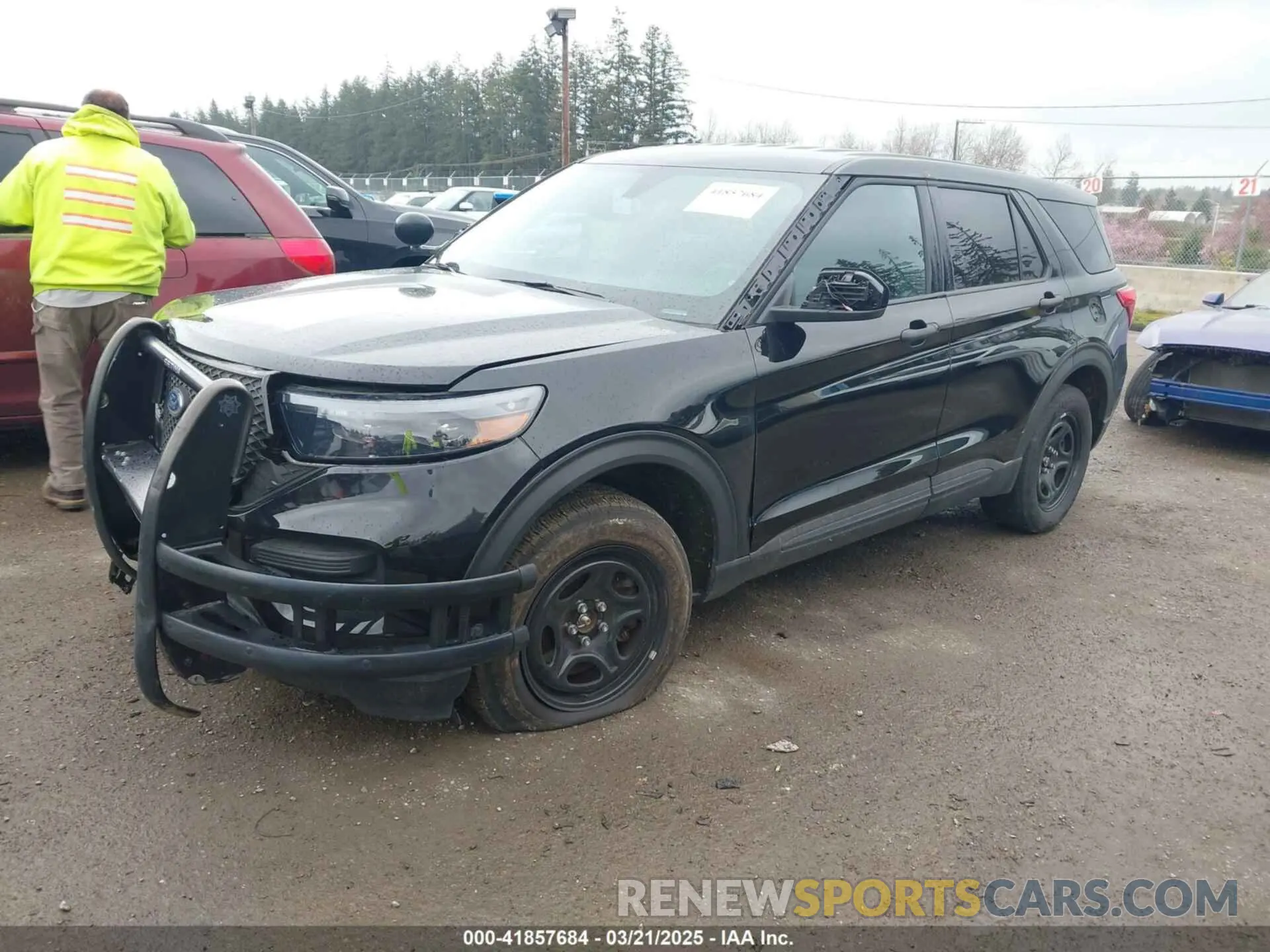 2 Photograph of a damaged car 1FM5K8AW2NNA08981 FORD POLICE INTERCEPTOR 2022