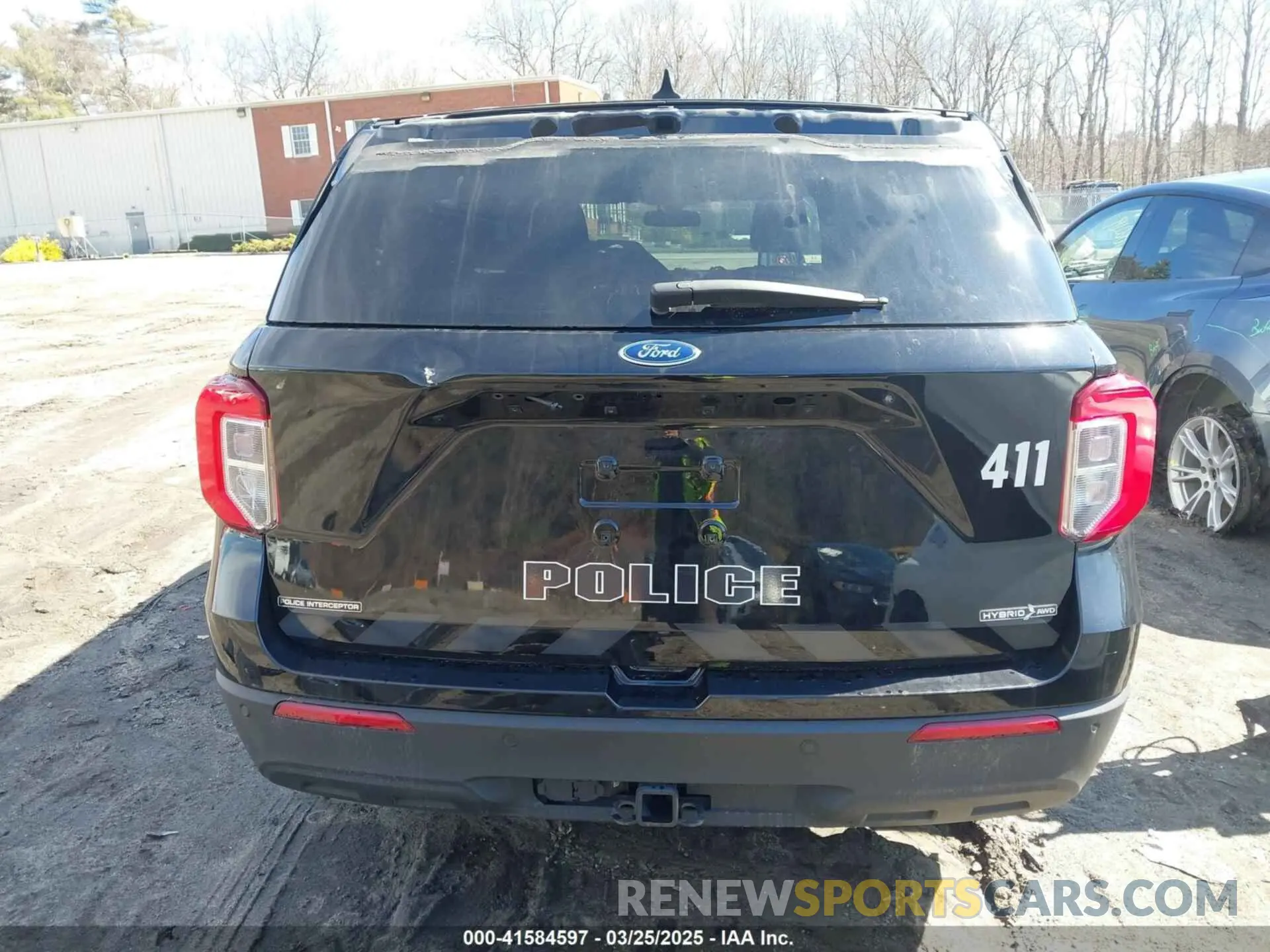 17 Photograph of a damaged car 1FM5K8AW4NNA02325 FORD POLICE INTERCEPTOR 2022