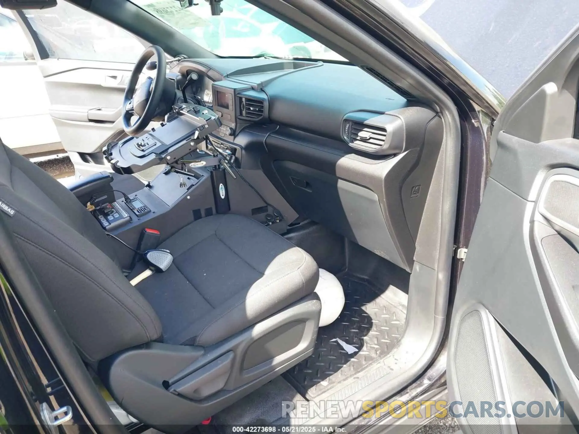 5 Photograph of a damaged car 1FM5K8AB0PGB12986 FORD POLICE INTERCEPTOR 2023