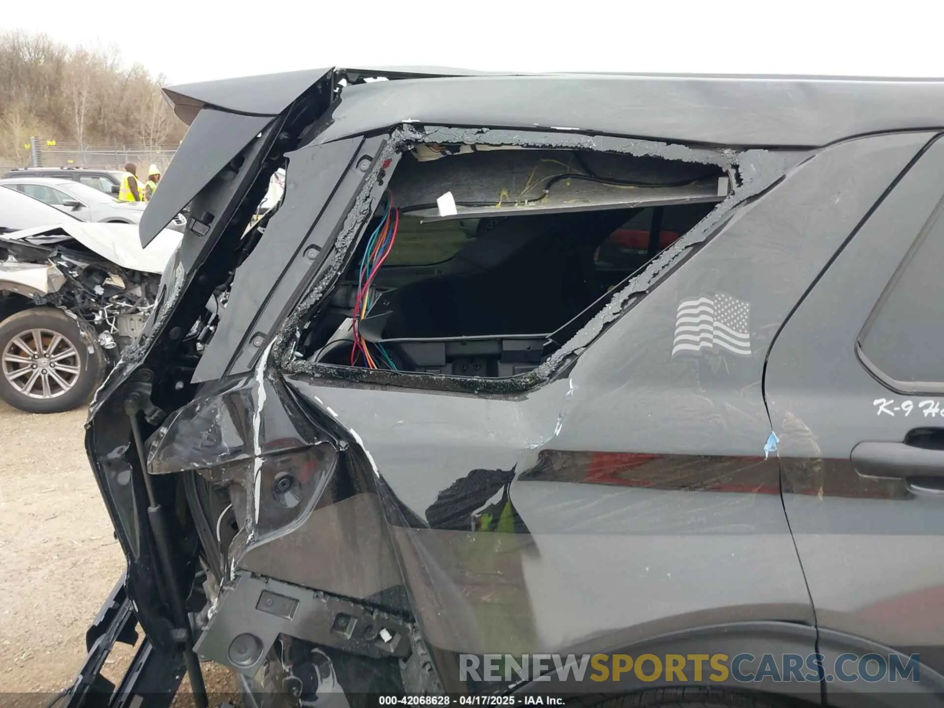 17 Photograph of a damaged car 1FM5K8AB1PGA03761 FORD POLICE INTERCEPTOR 2023