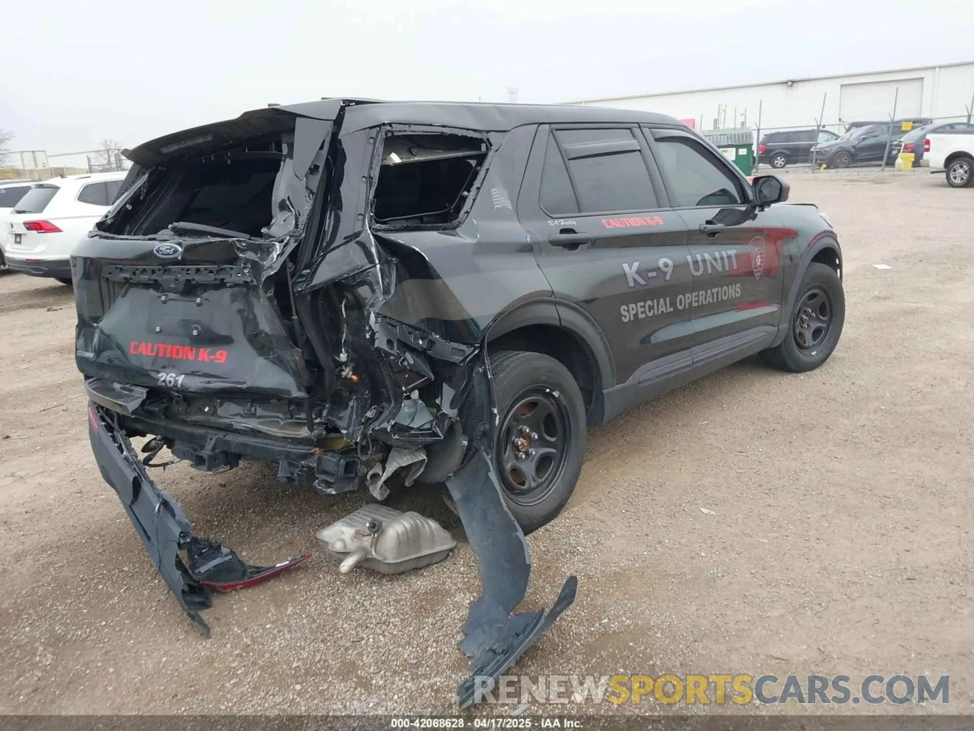 4 Photograph of a damaged car 1FM5K8AB1PGA03761 FORD POLICE INTERCEPTOR 2023