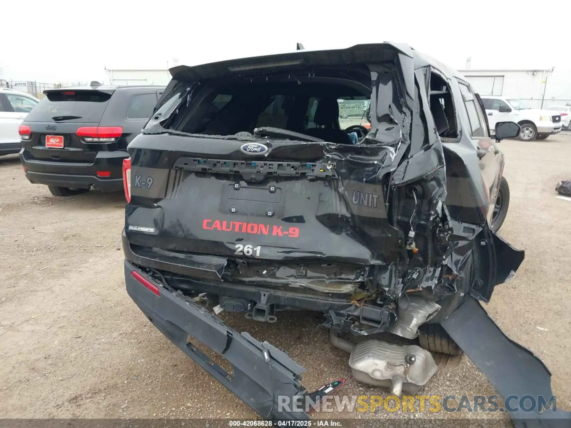 6 Photograph of a damaged car 1FM5K8AB1PGA03761 FORD POLICE INTERCEPTOR 2023
