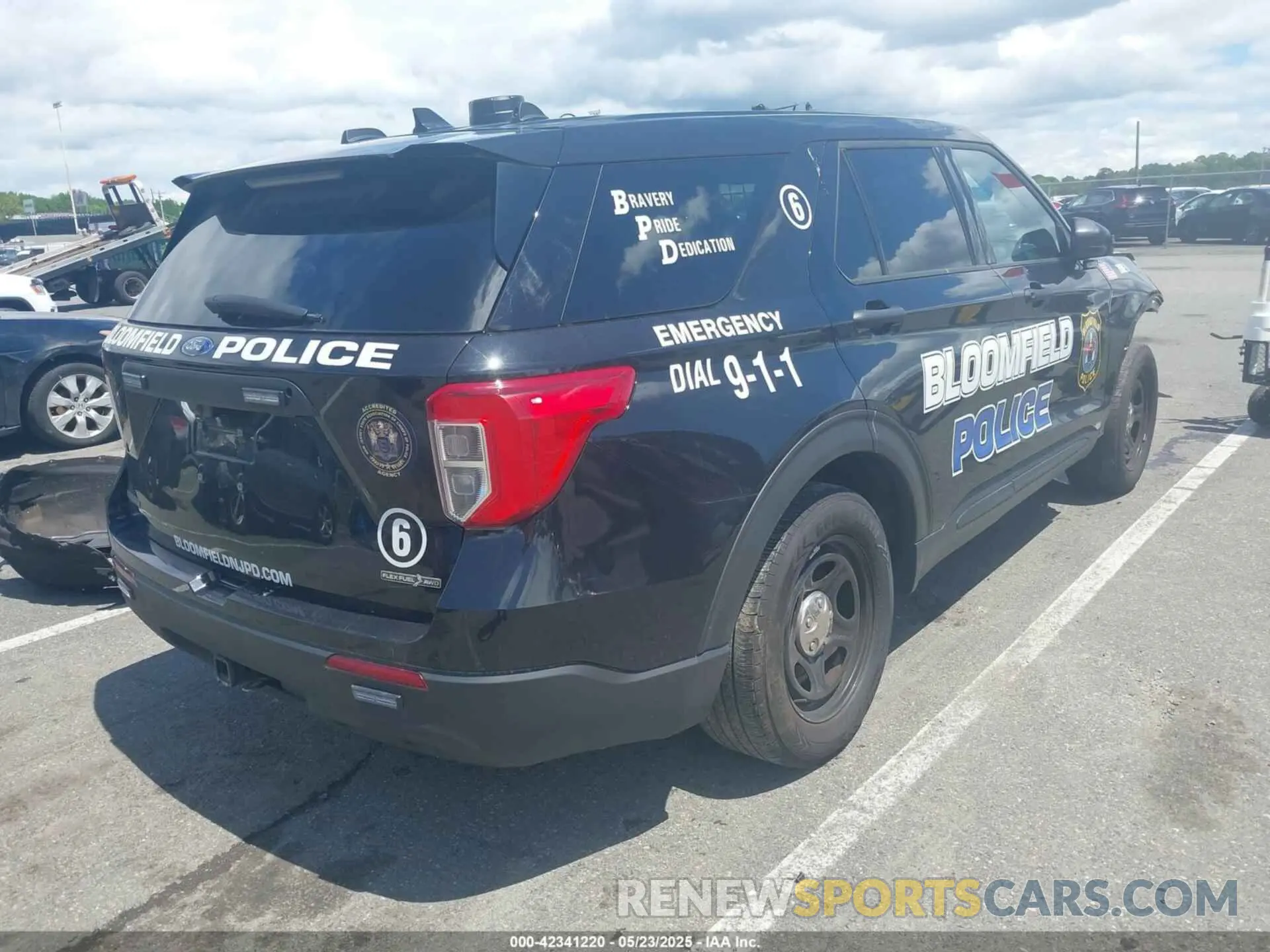 4 Photograph of a damaged car 1FM5K8AB1PGC18265 FORD POLICE INTERCEPTOR 2023