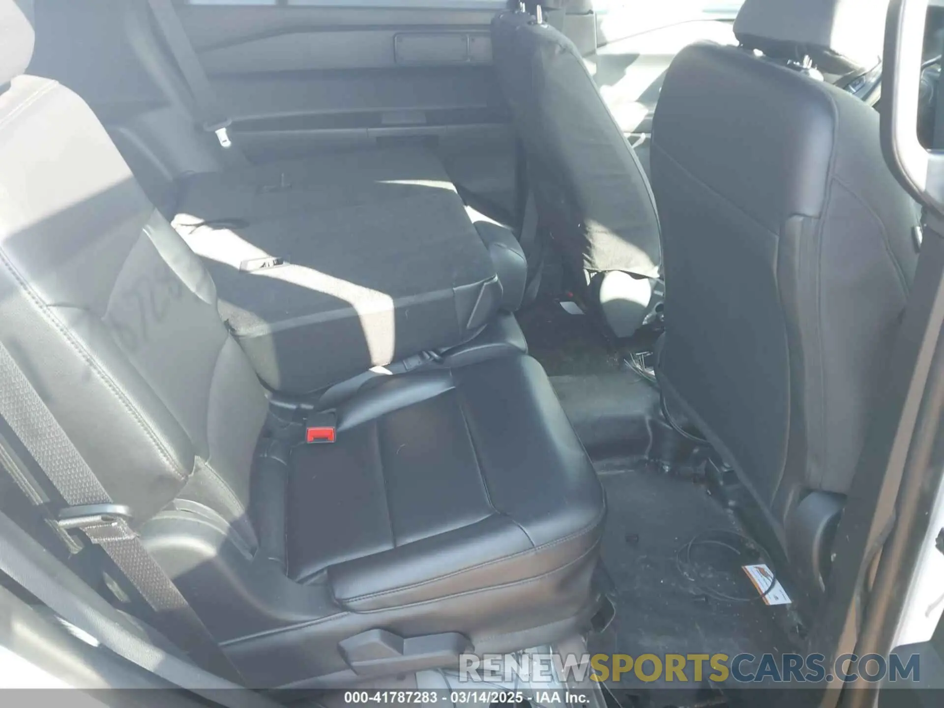 8 Photograph of a damaged car 1FM5K8AB2PGB69139 FORD POLICE INTERCEPTOR 2023