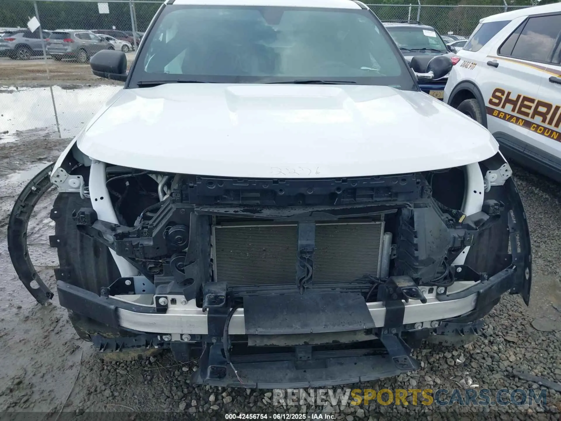 12 Photograph of a damaged car 1FM5K8AB3PGA62276 FORD POLICE INTERCEPTOR 2023