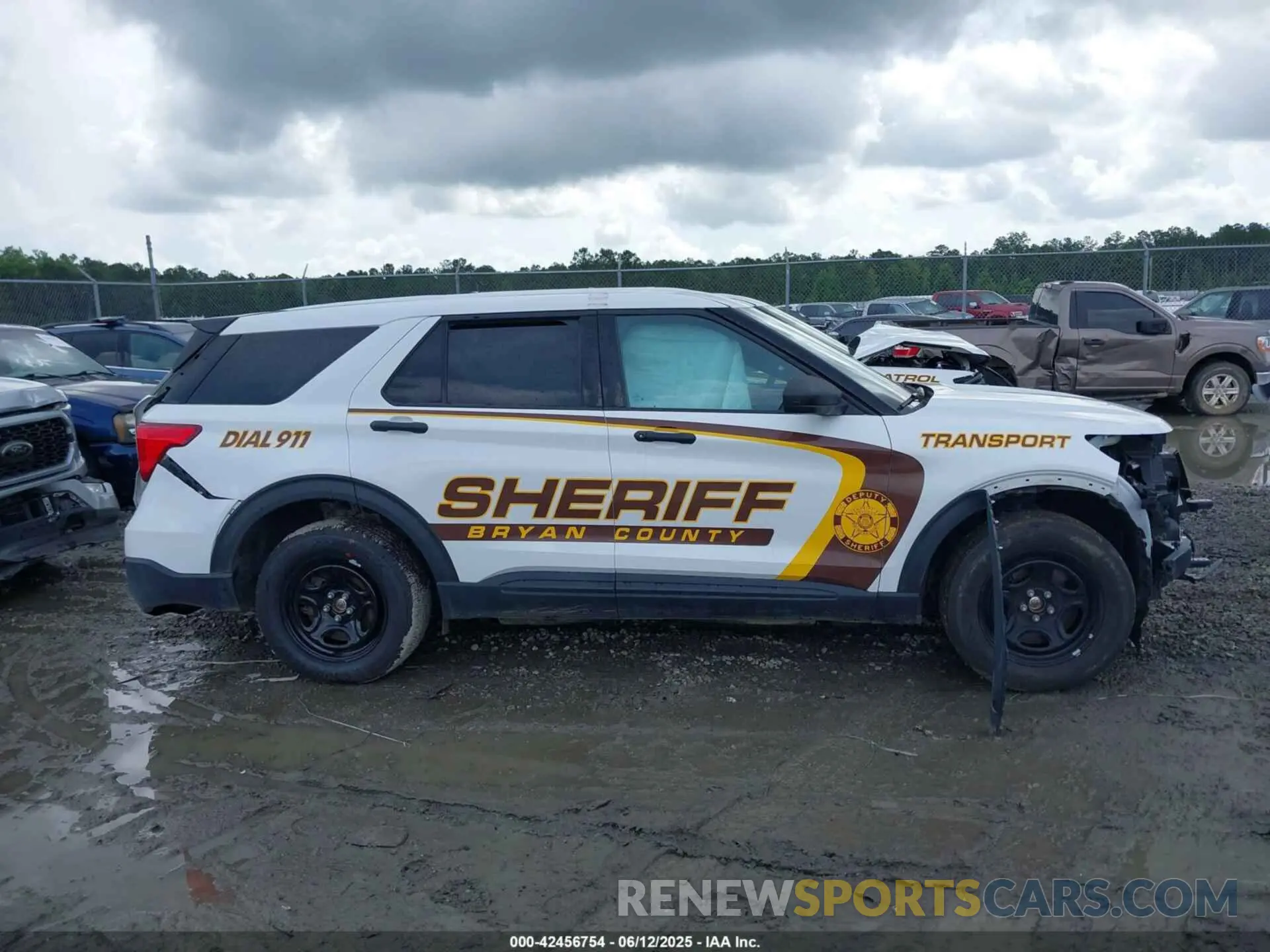 13 Photograph of a damaged car 1FM5K8AB3PGA62276 FORD POLICE INTERCEPTOR 2023