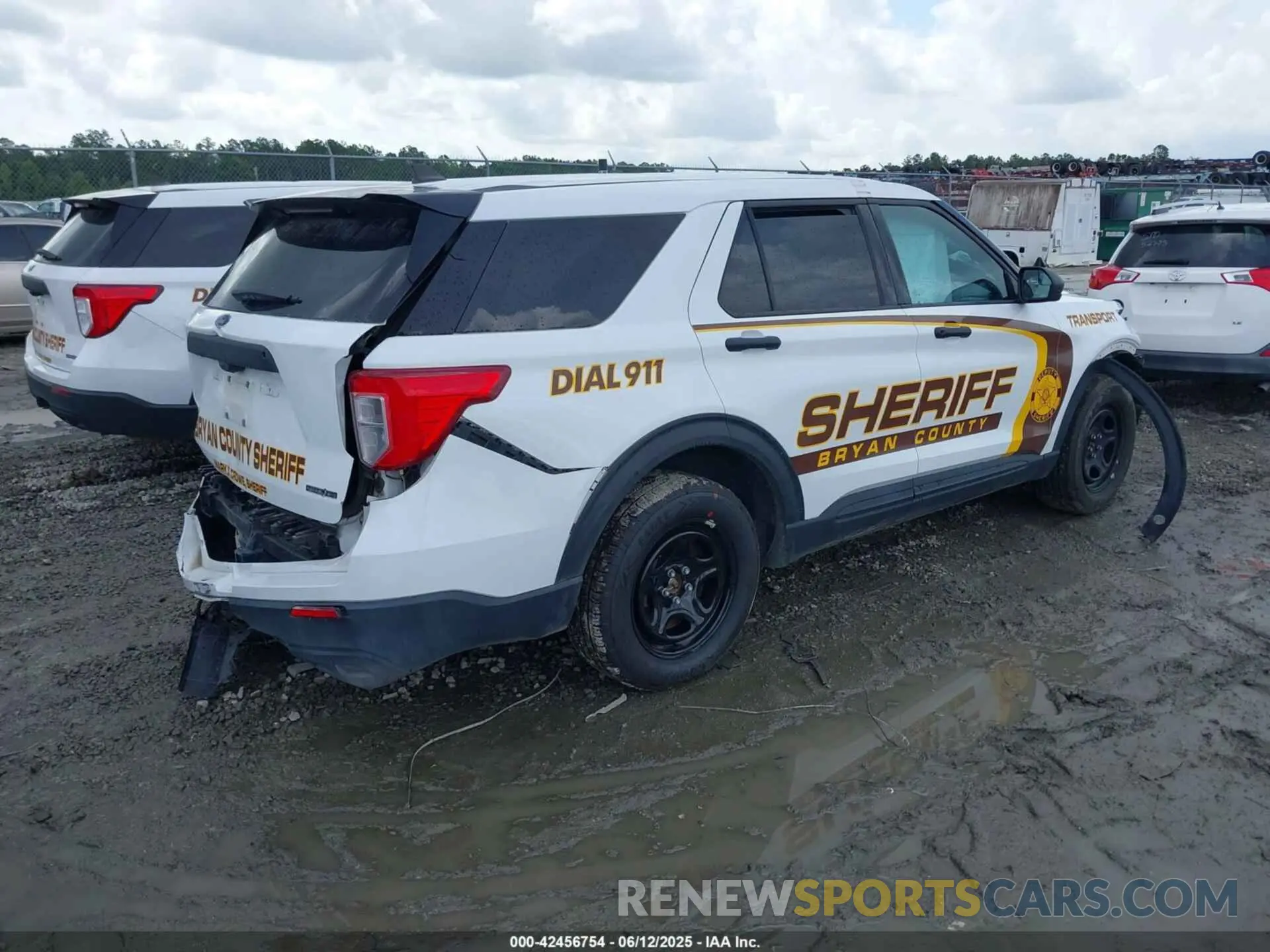 4 Photograph of a damaged car 1FM5K8AB3PGA62276 FORD POLICE INTERCEPTOR 2023