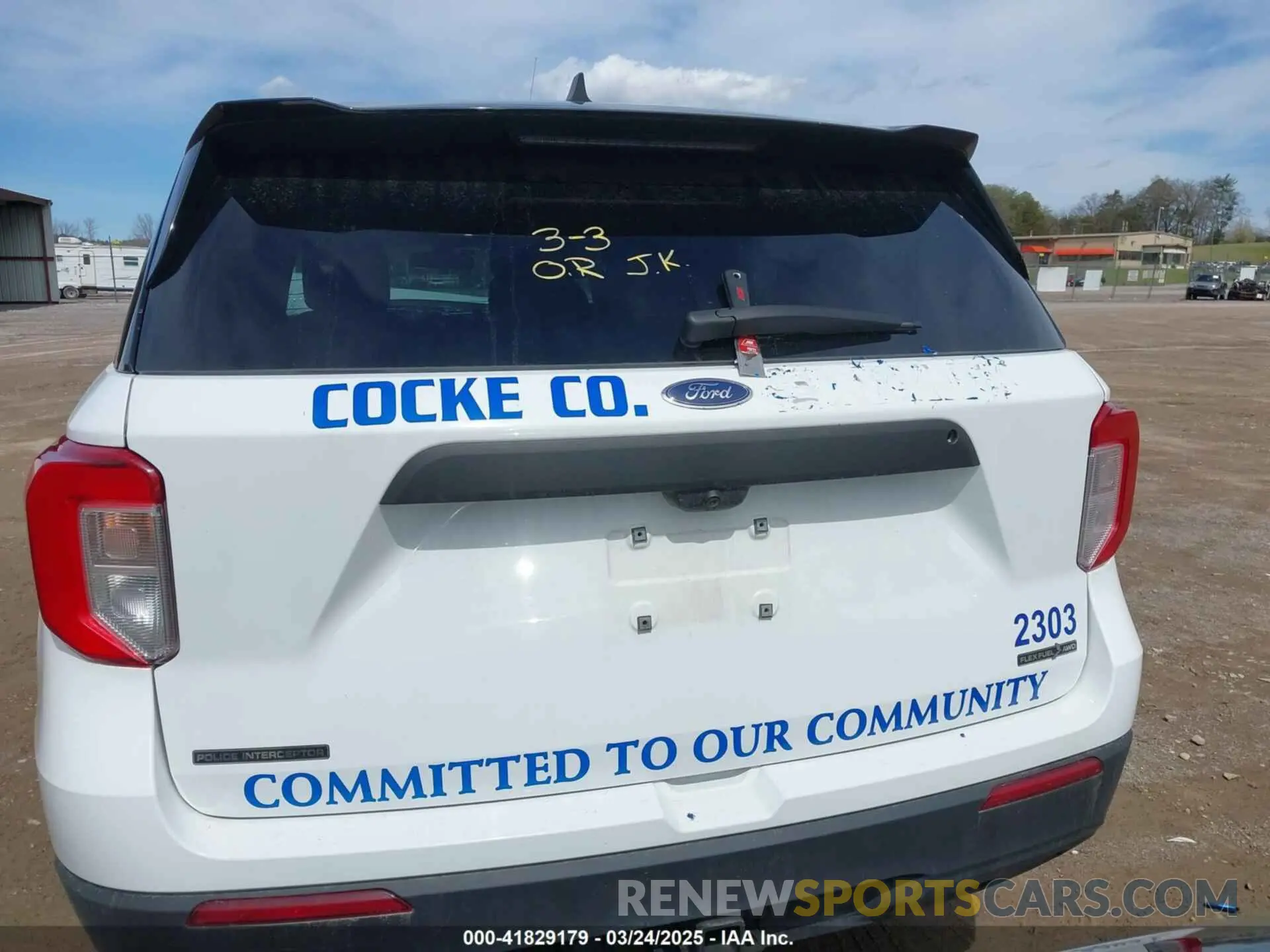 17 Photograph of a damaged car 1FM5K8AB3PGA62908 FORD POLICE INTERCEPTOR 2023