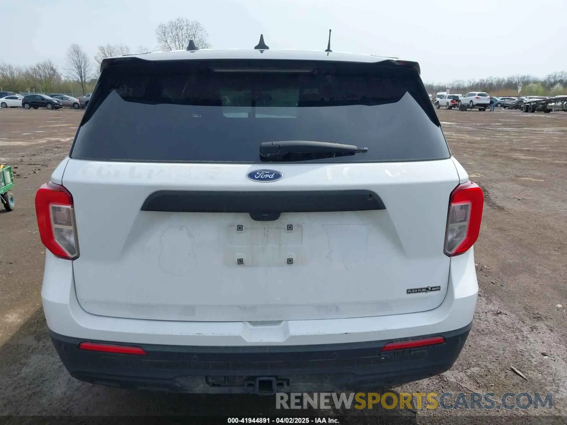 16 Photograph of a damaged car 1FM5K8AB4PGA20859 FORD POLICE INTERCEPTOR 2023