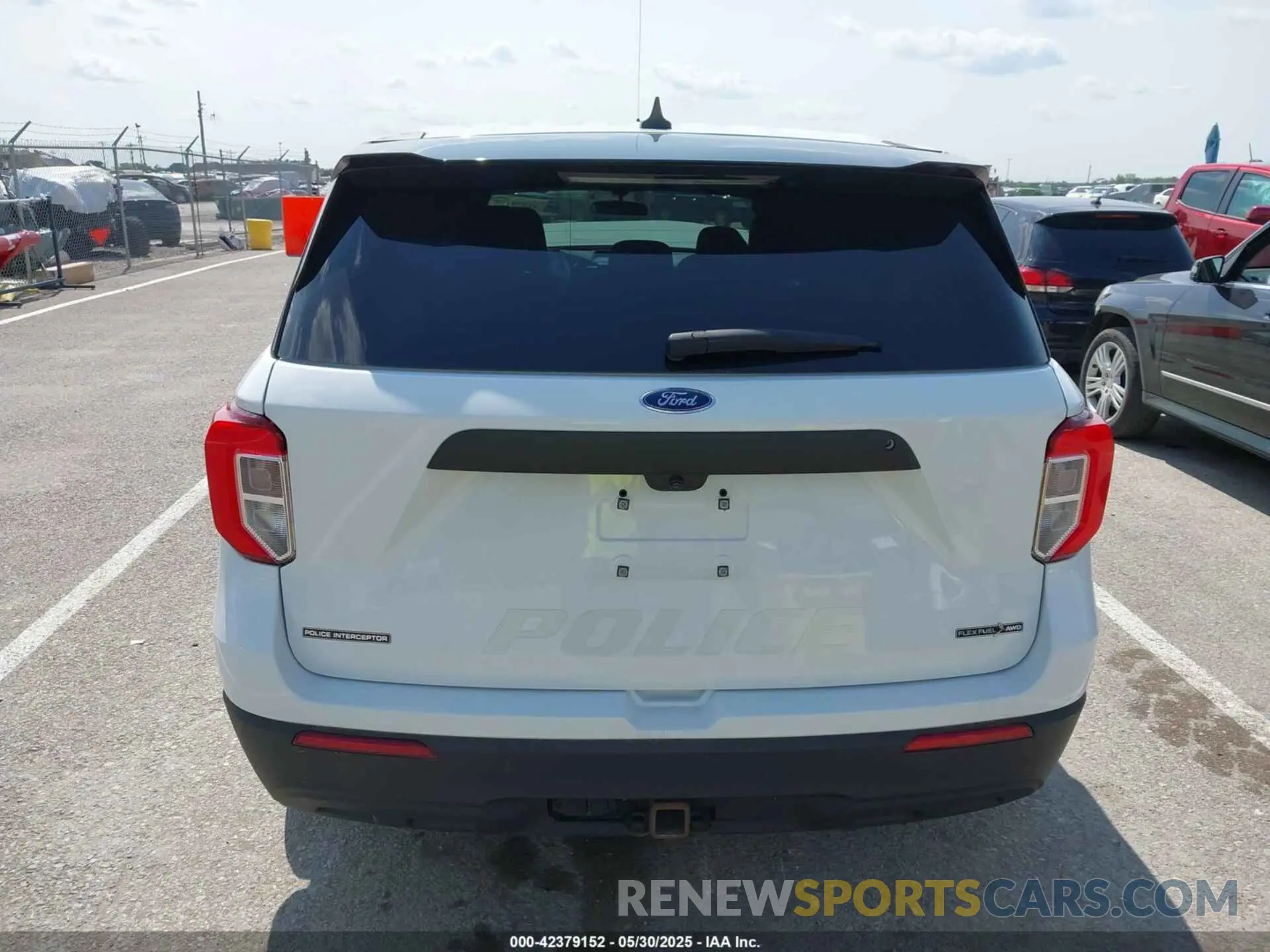 16 Photograph of a damaged car 1FM5K8AB4PGA84030 FORD POLICE INTERCEPTOR 2023