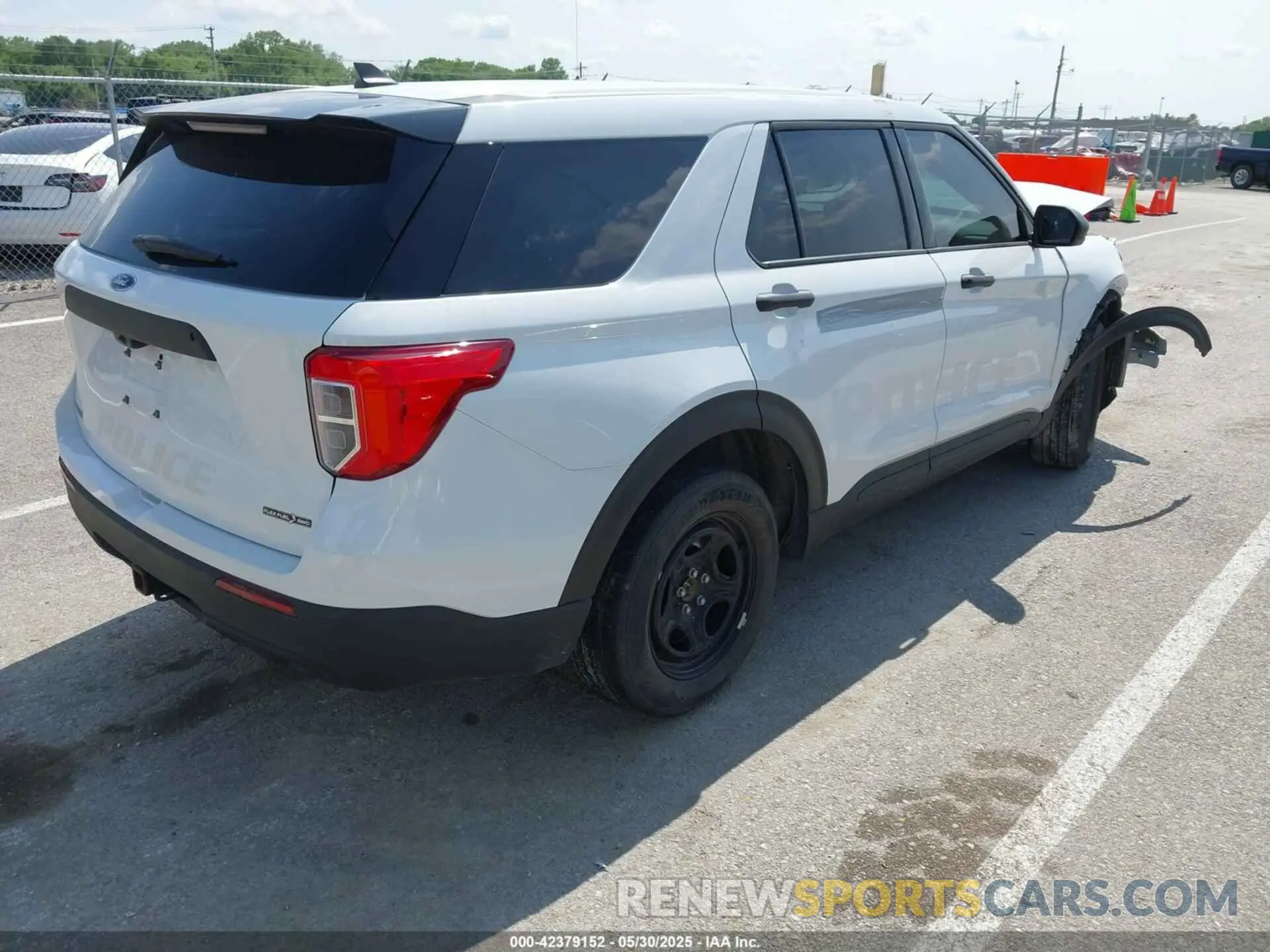 4 Photograph of a damaged car 1FM5K8AB4PGA84030 FORD POLICE INTERCEPTOR 2023