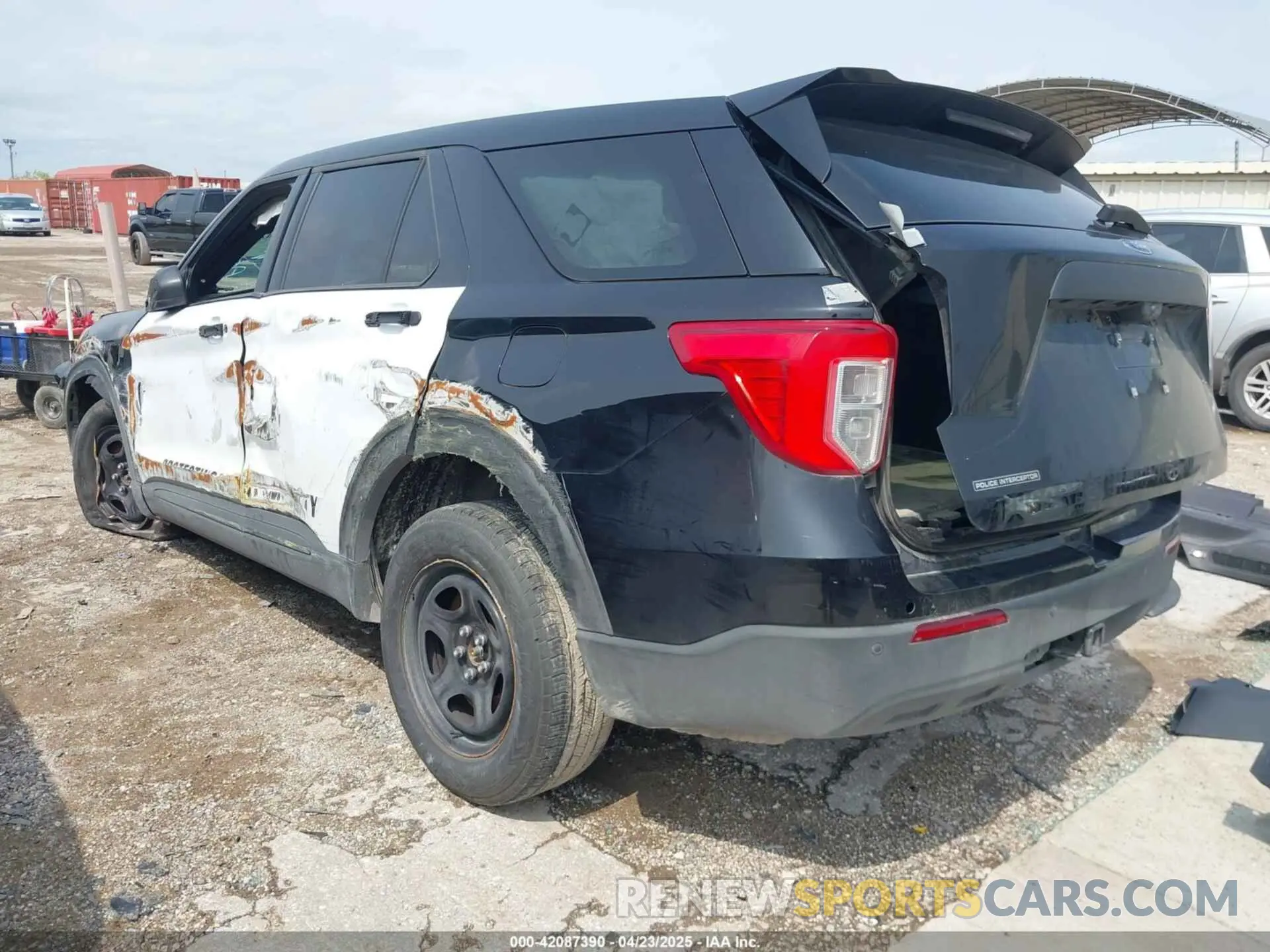 3 Photograph of a damaged car 1FM5K8AB5PGC00433 FORD POLICE INTERCEPTOR 2023