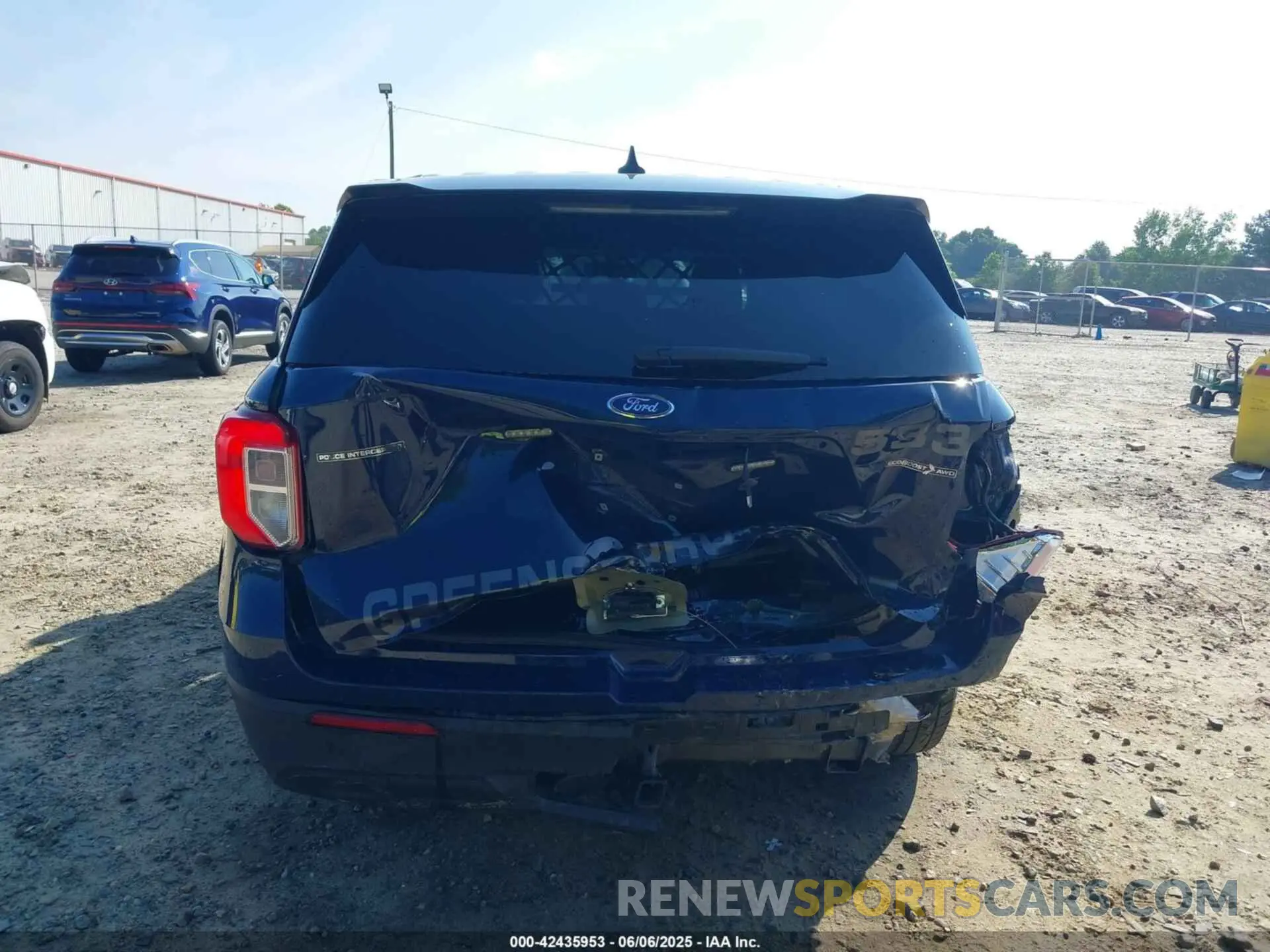 17 Photograph of a damaged car 1FM5K8AC6PGA34268 FORD POLICE INTERCEPTOR 2023