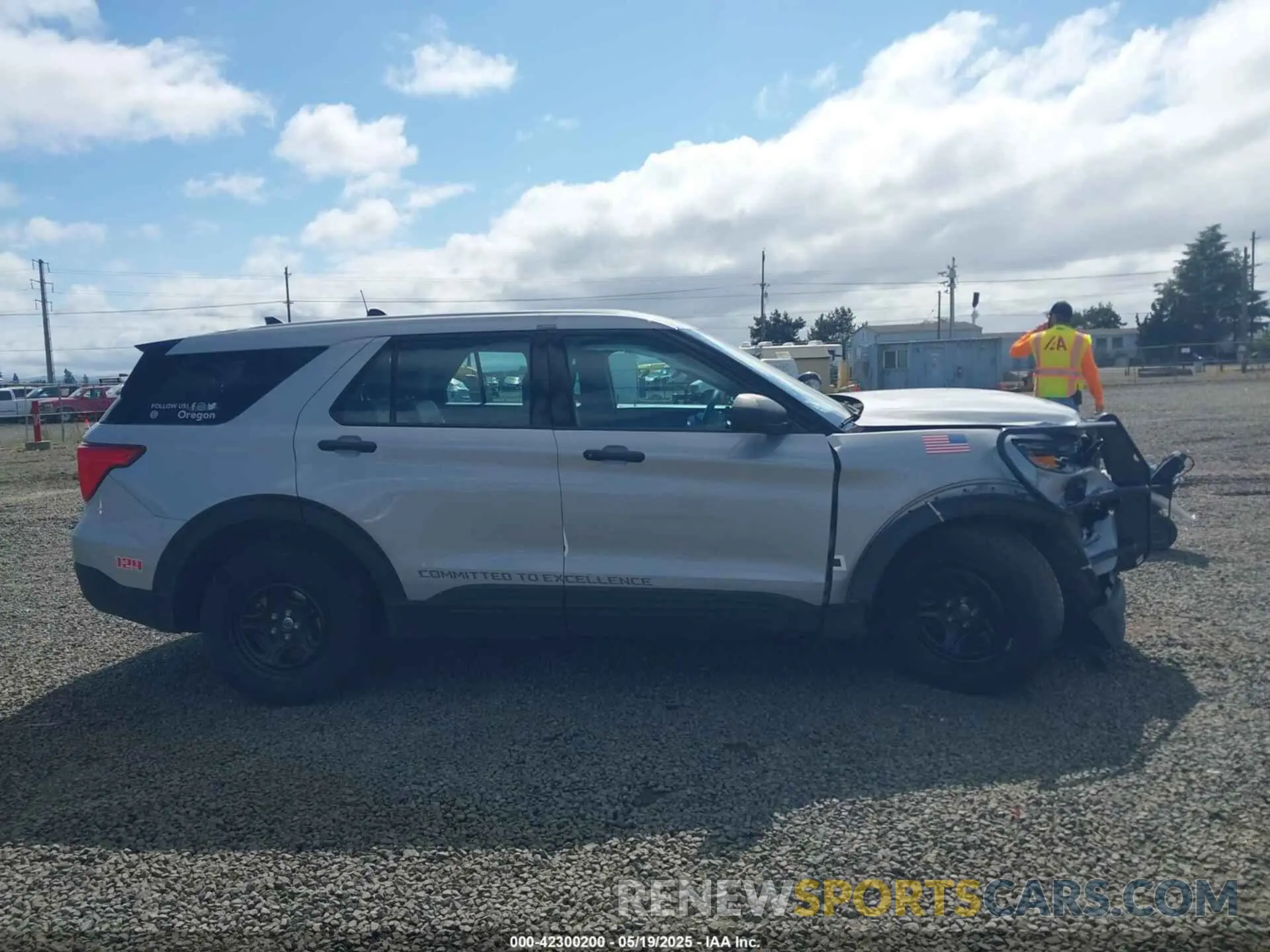 12 Photograph of a damaged car 1FM5K8AWXPNA02509 FORD POLICE INTERCEPTOR 2023
