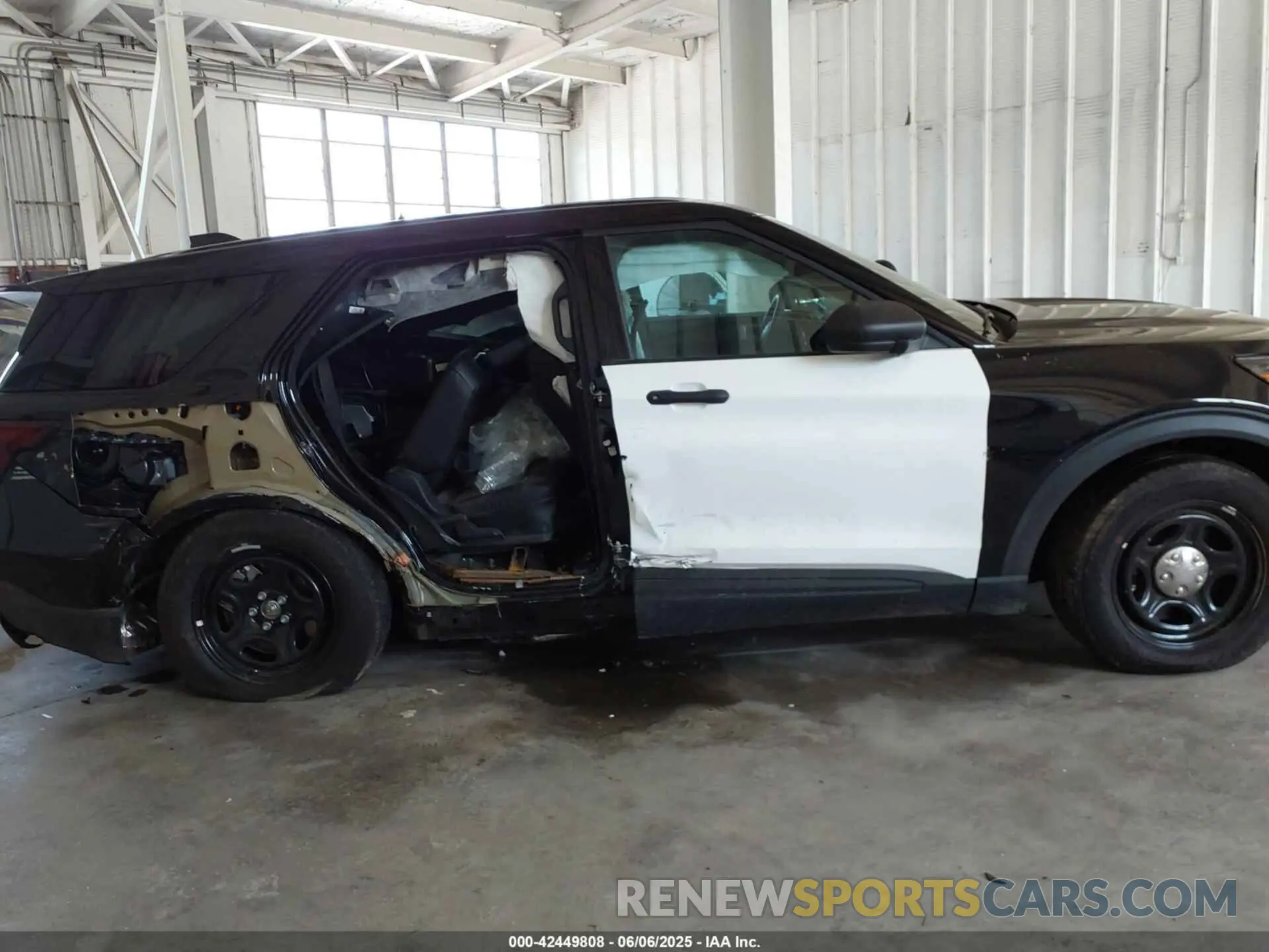 13 Photograph of a damaged car 1FM5K8AB1SGA33769 FORD POLICE INTERCEPTOR 2025