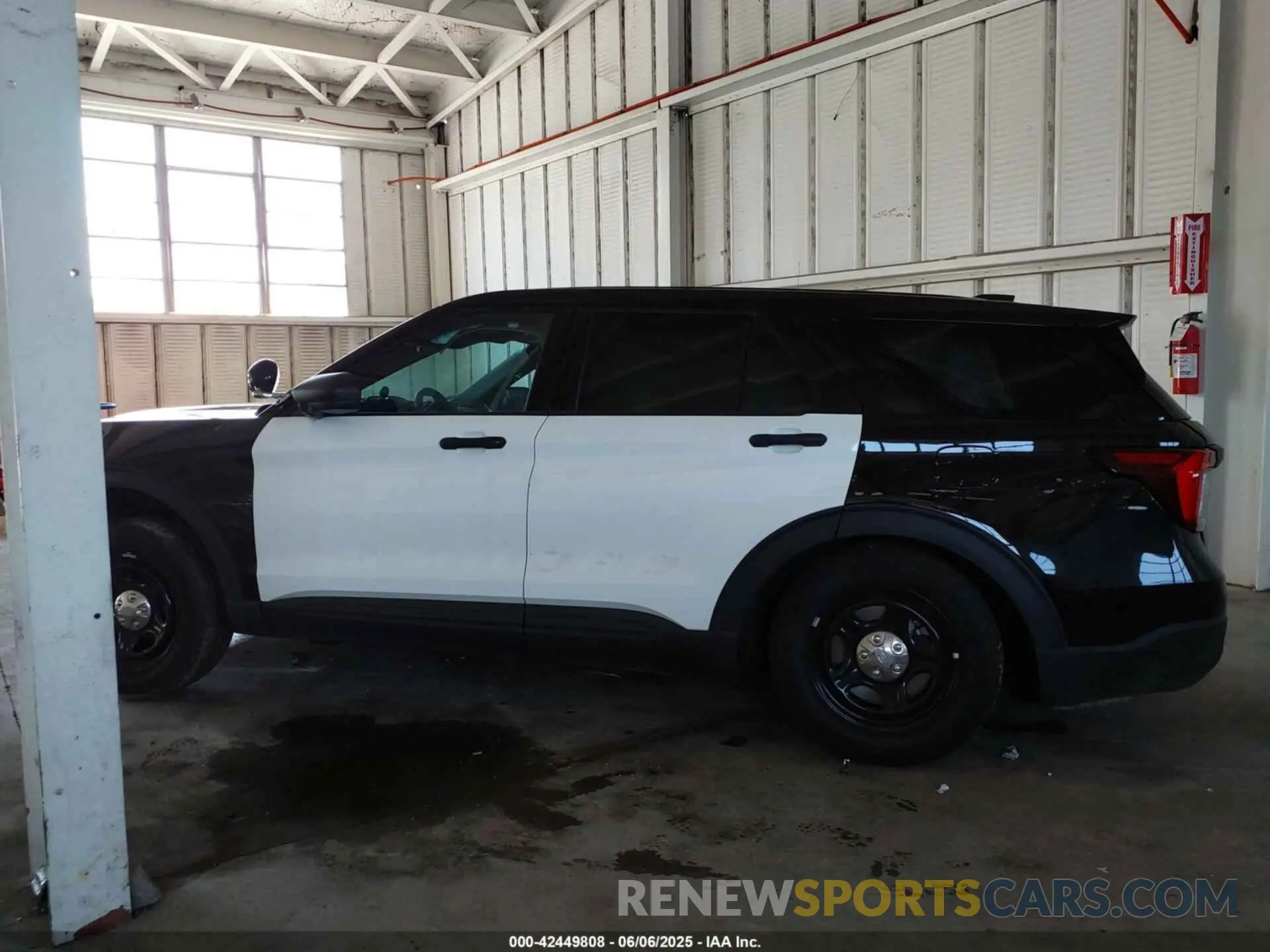 14 Photograph of a damaged car 1FM5K8AB1SGA33769 FORD POLICE INTERCEPTOR 2025