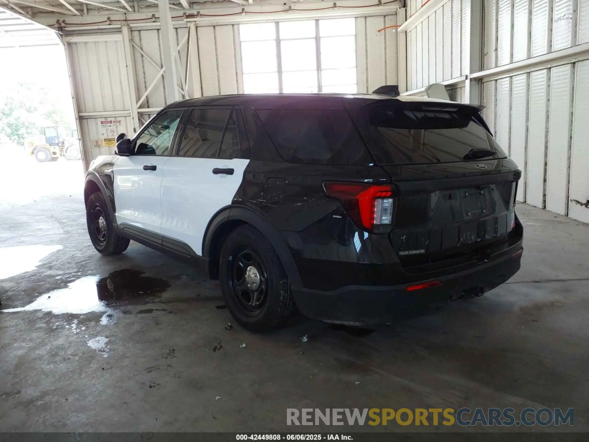 3 Photograph of a damaged car 1FM5K8AB1SGA33769 FORD POLICE INTERCEPTOR 2025