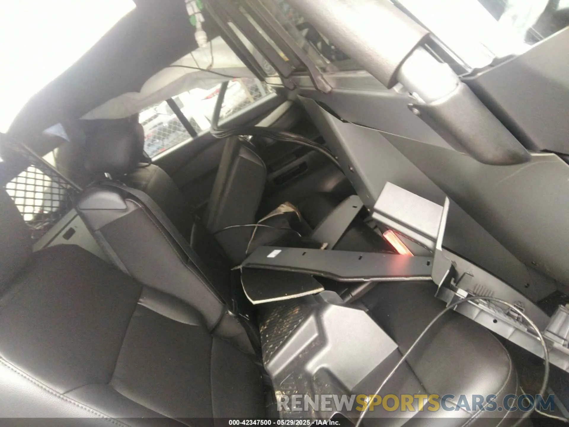8 Photograph of a damaged car 1FM5K8ABXSGA57374 FORD POLICE INTERCEPTOR 2025