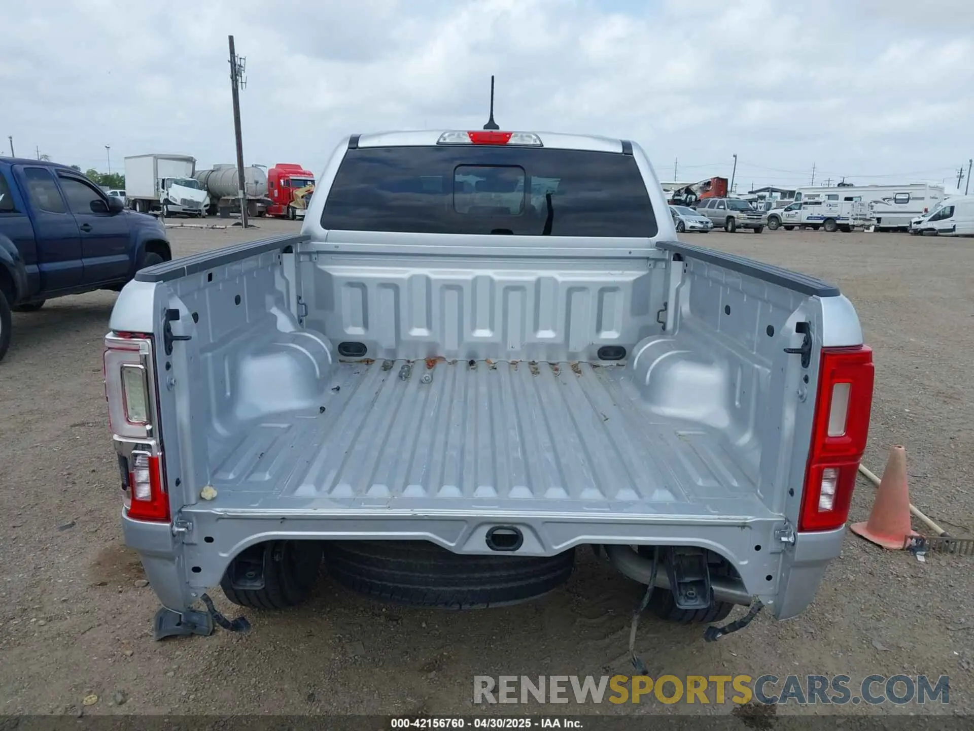 17 Photograph of a damaged car 1FTER4EH0KLA68382 FORD RANGER 2019