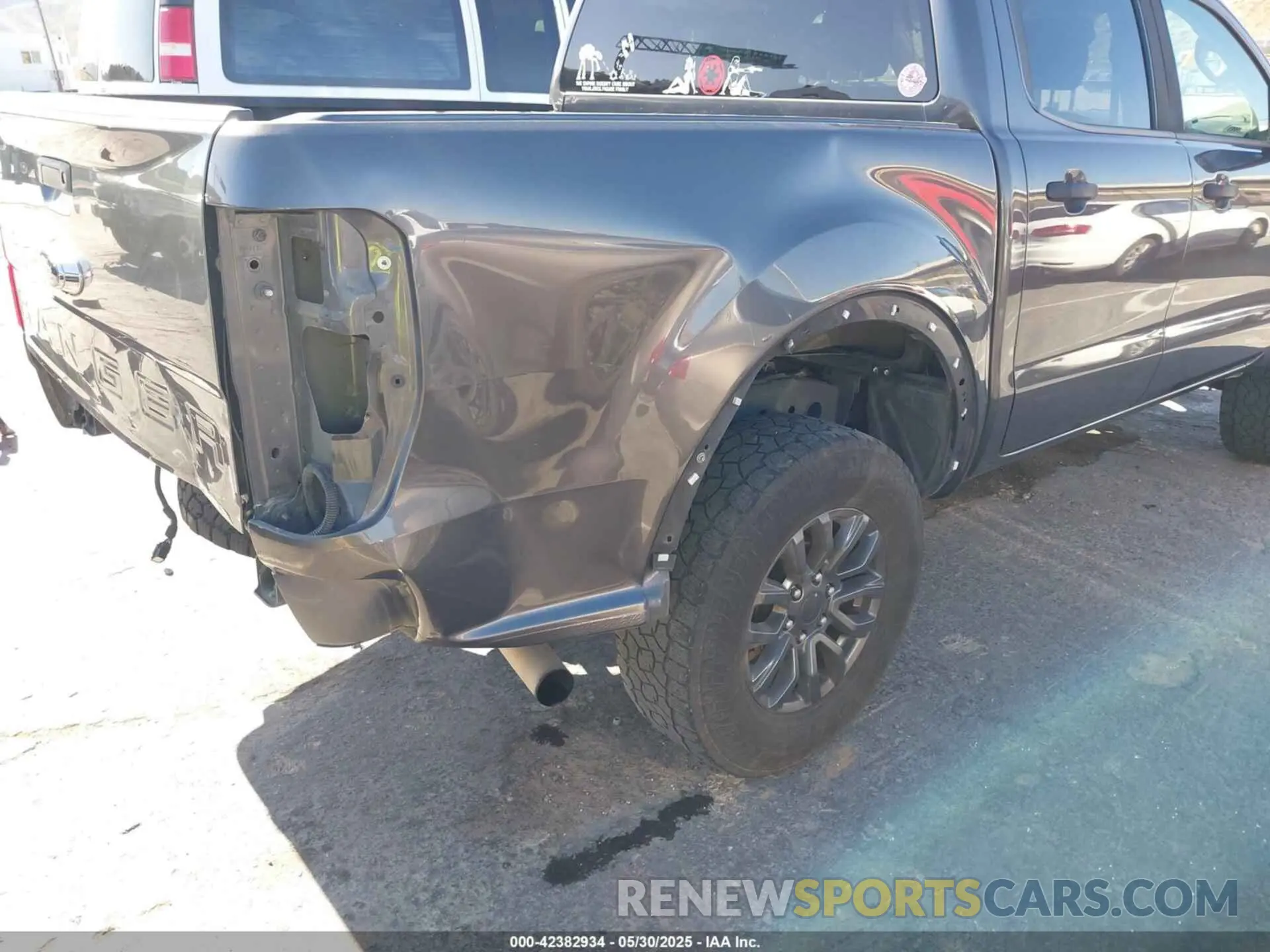 18 Photograph of a damaged car 1FTER4EH4KLA23395 FORD RANGER 2019