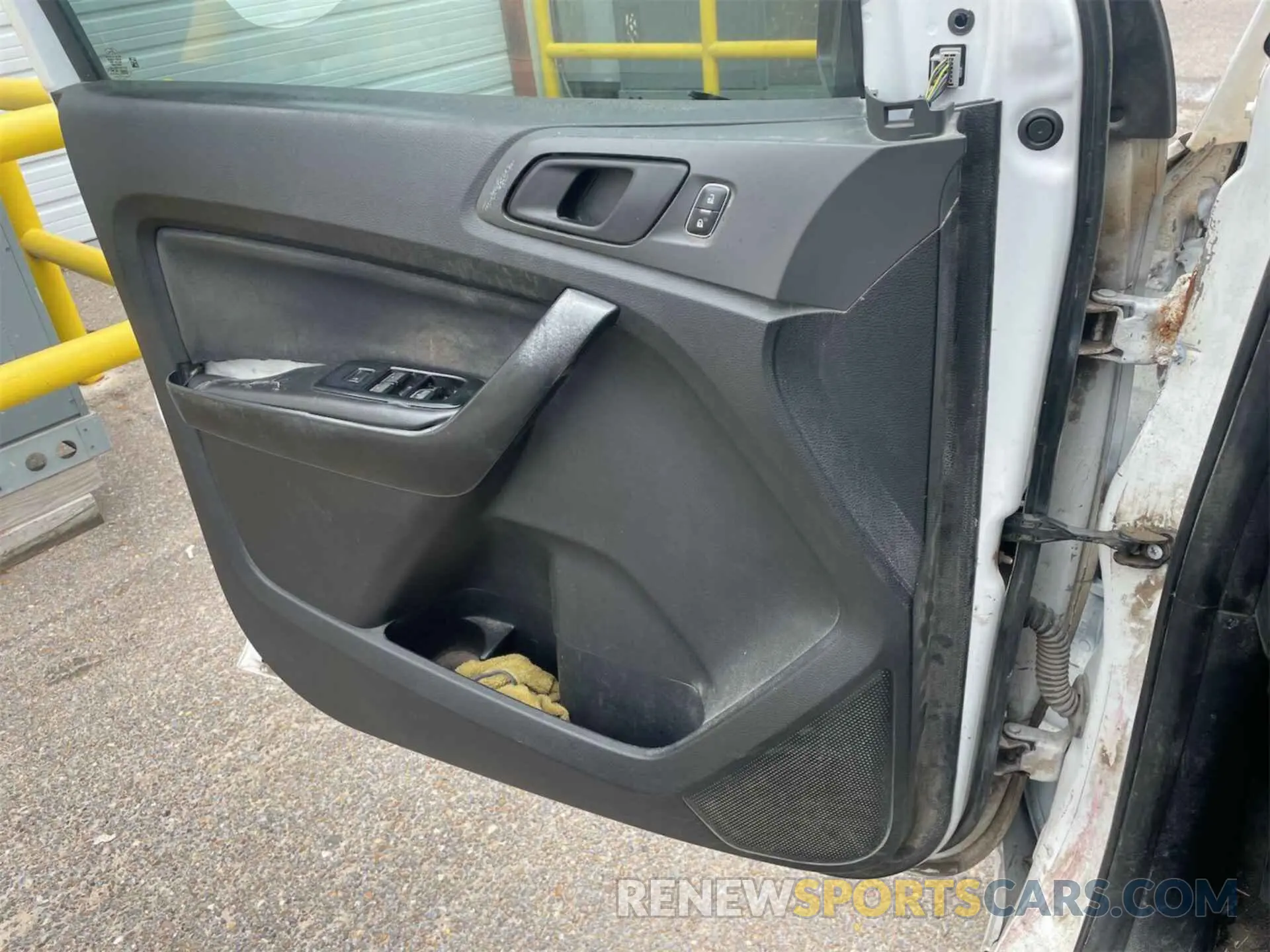 33 Photograph of a damaged car 1FTER4EHXKLA34417 FORD RANGER 2019