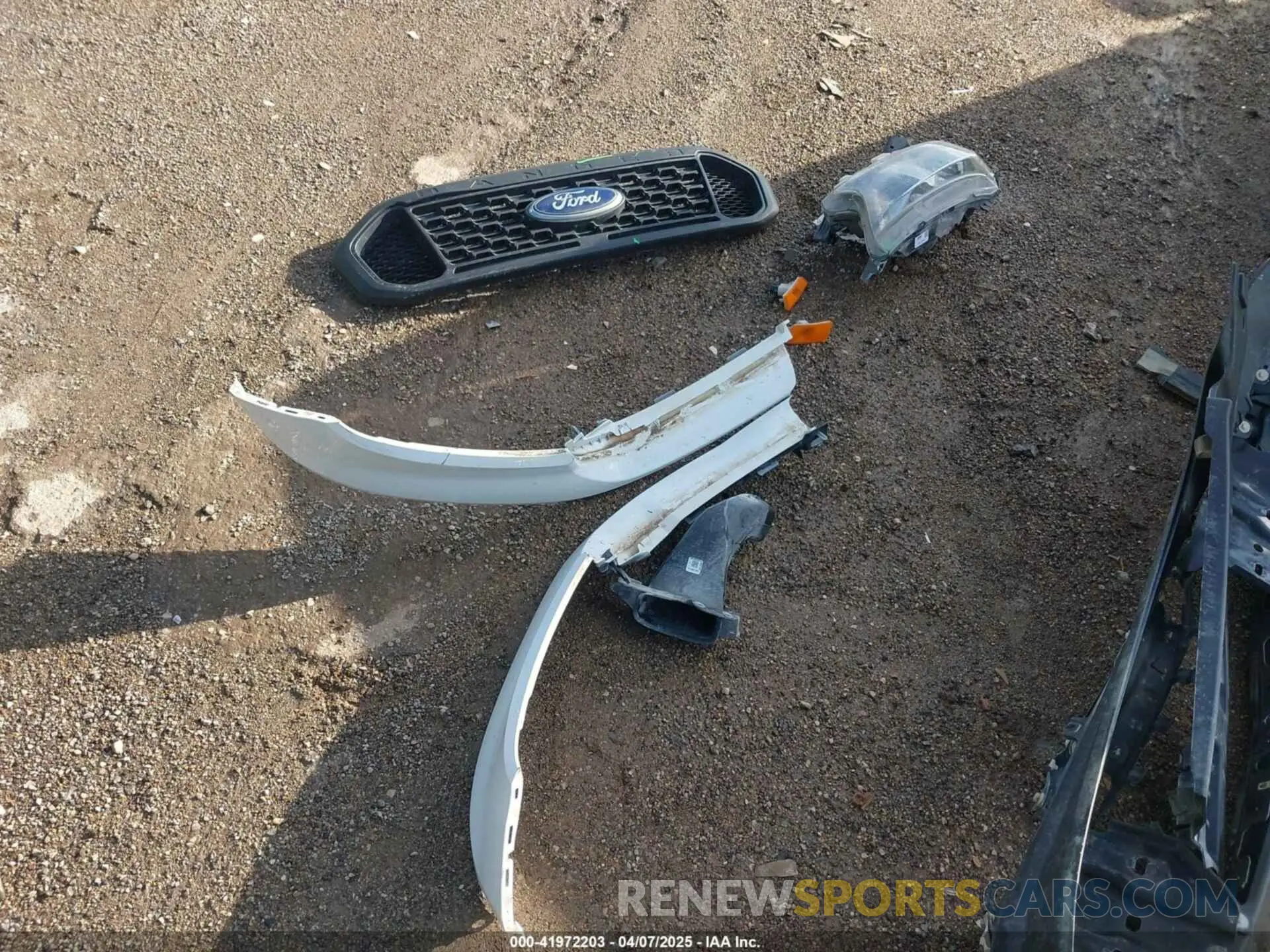 19 Photograph of a damaged car 1FTER1EH3MLD17114 FORD RANGER 2021
