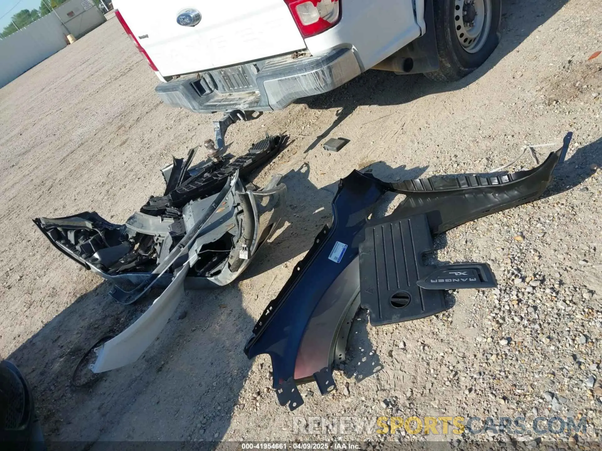 12 Photograph of a damaged car 1FTER1EH9MLD00849 FORD RANGER 2021