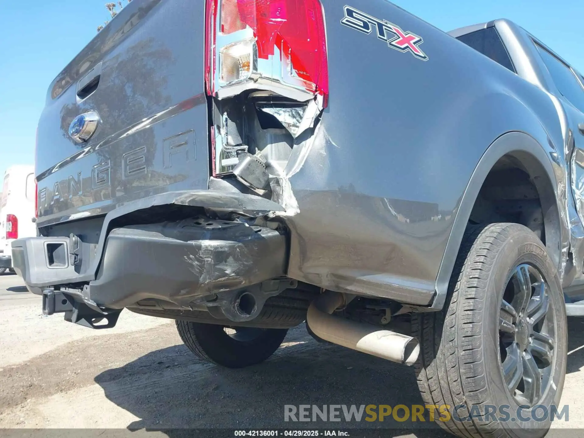 12 Photograph of a damaged car 1FTER4EH9NLD33725 FORD RANGER 2022