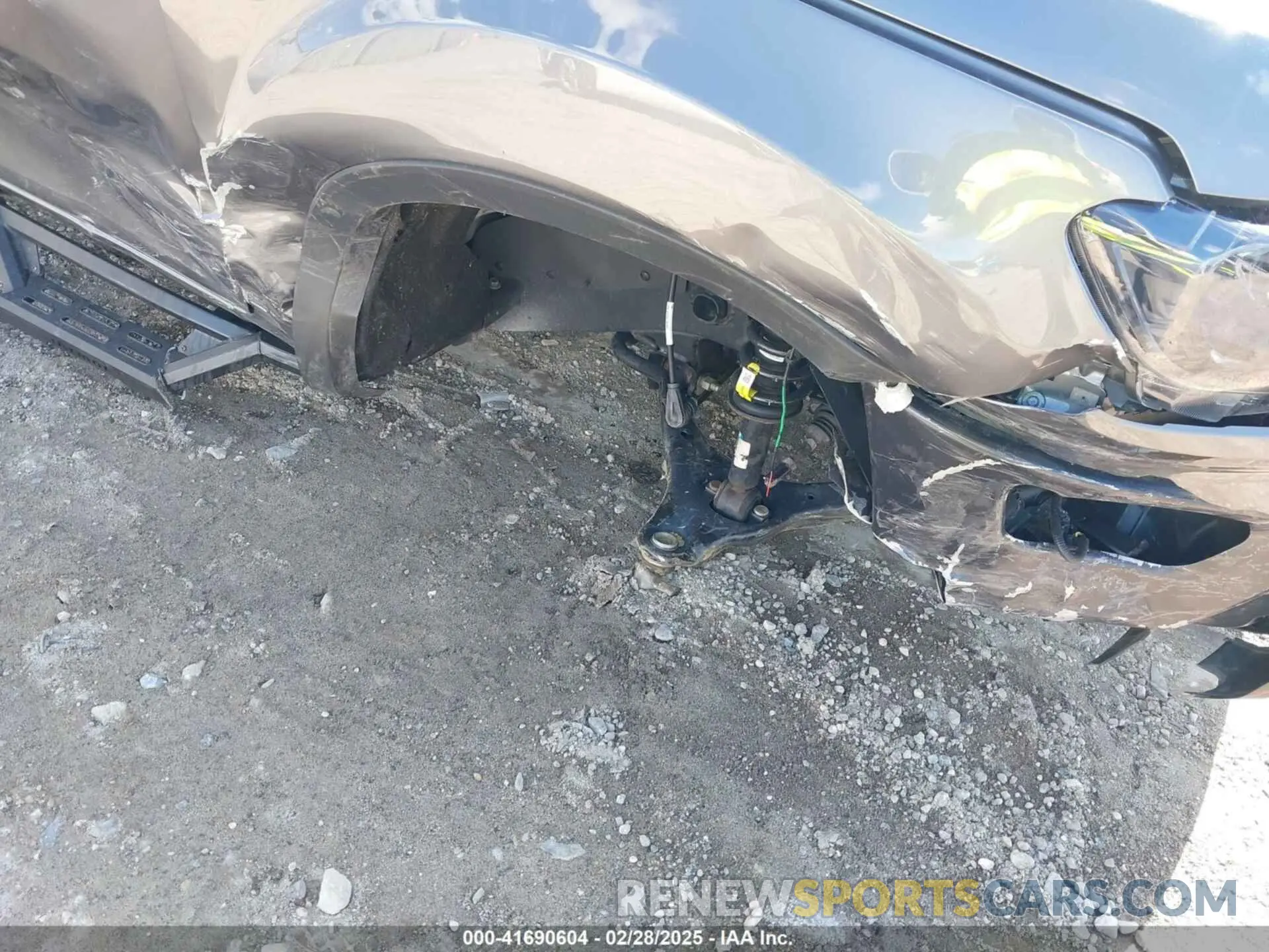 17 Photograph of a damaged car 1FTER4FH5NLD22056 FORD RANGER 2022