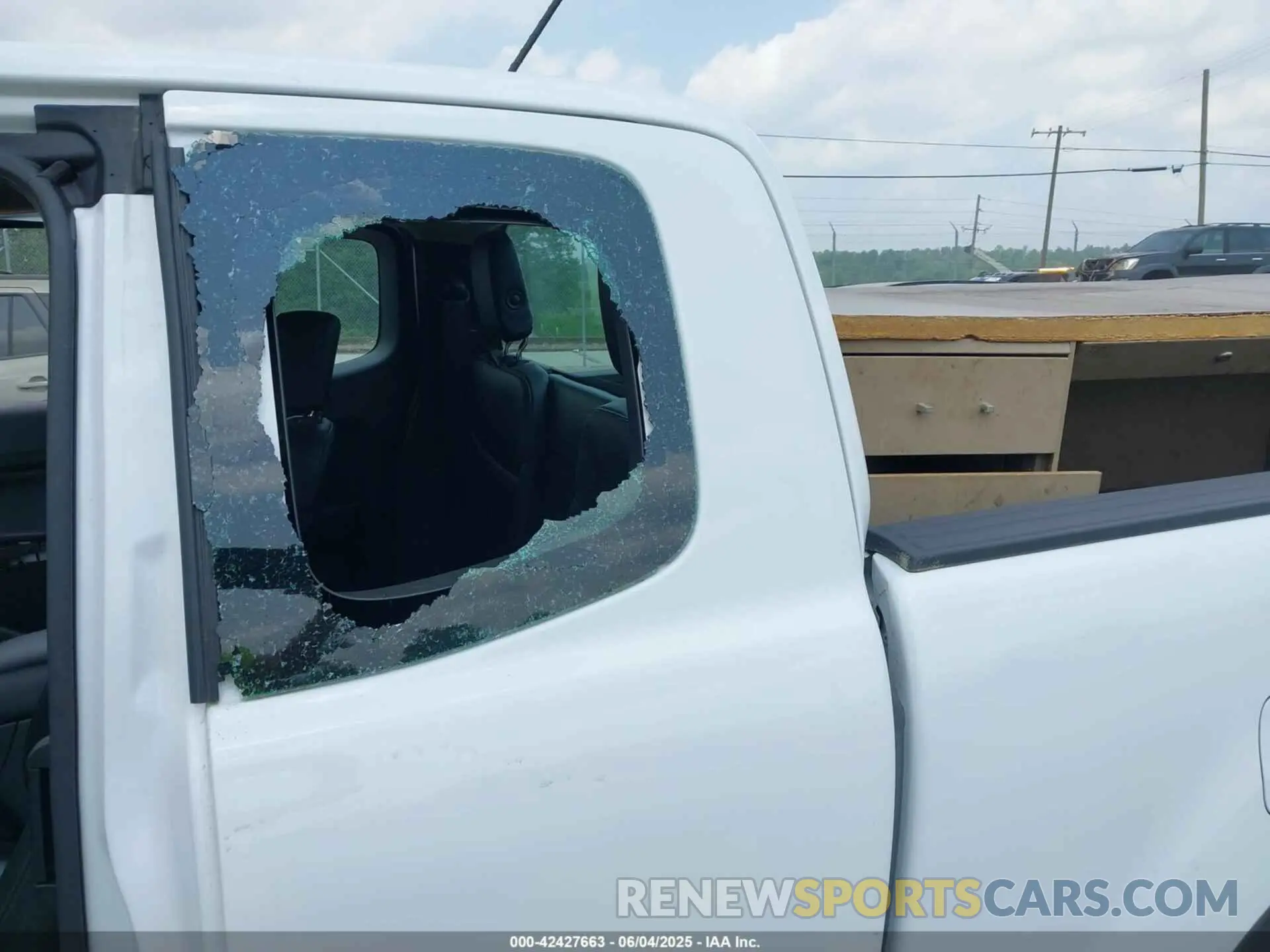 17 Photograph of a damaged car 1FTER1FH9PLE00419 FORD RANGER 2023