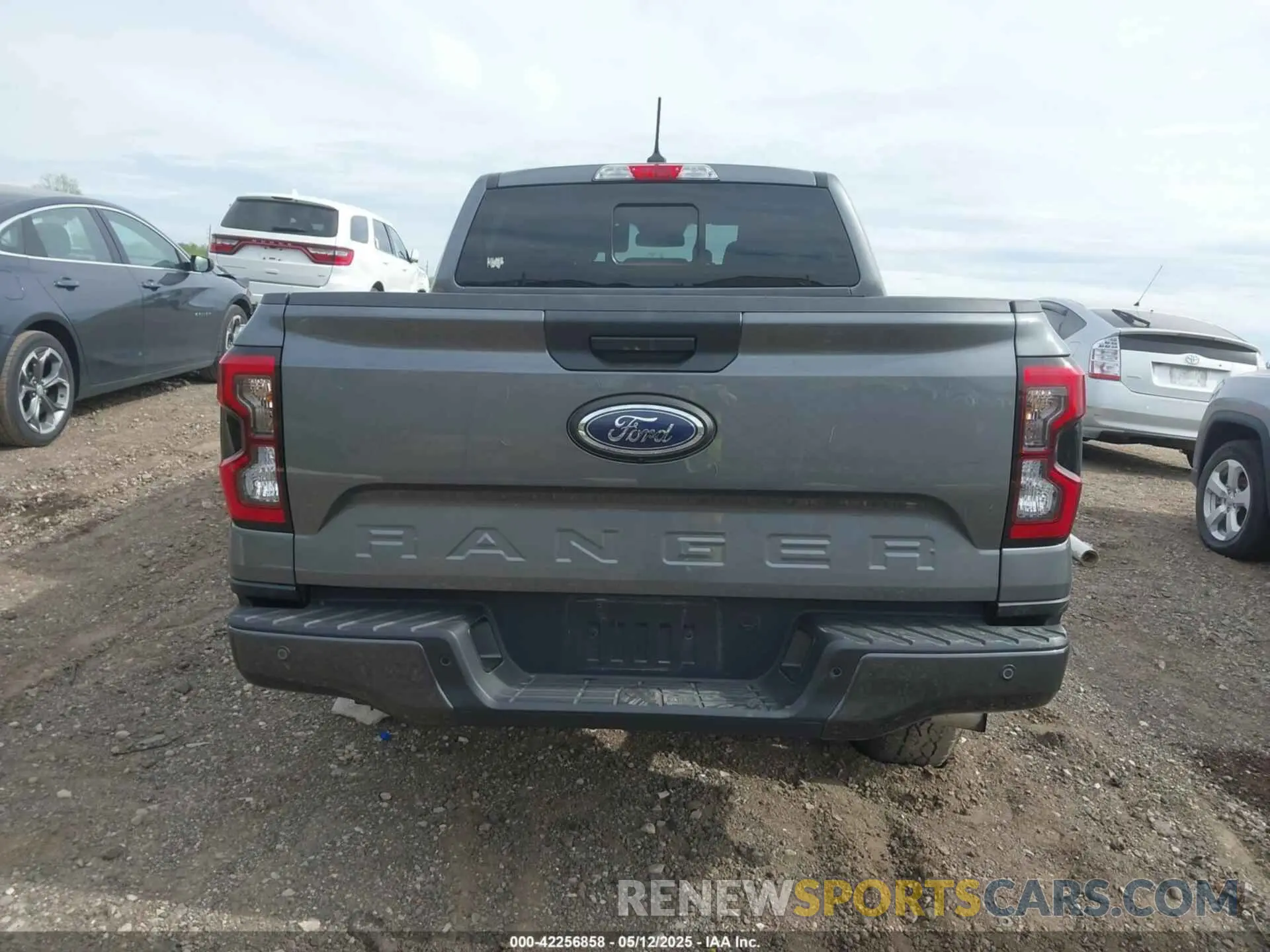 17 Photograph of a damaged car 1FTER4HH6RLE34724 FORD RANGER 2024