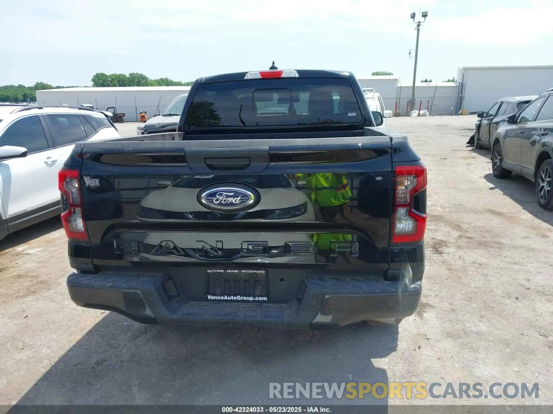 17 Photograph of a damaged car 1FTER4HH7RLE34943 FORD RANGER 2024