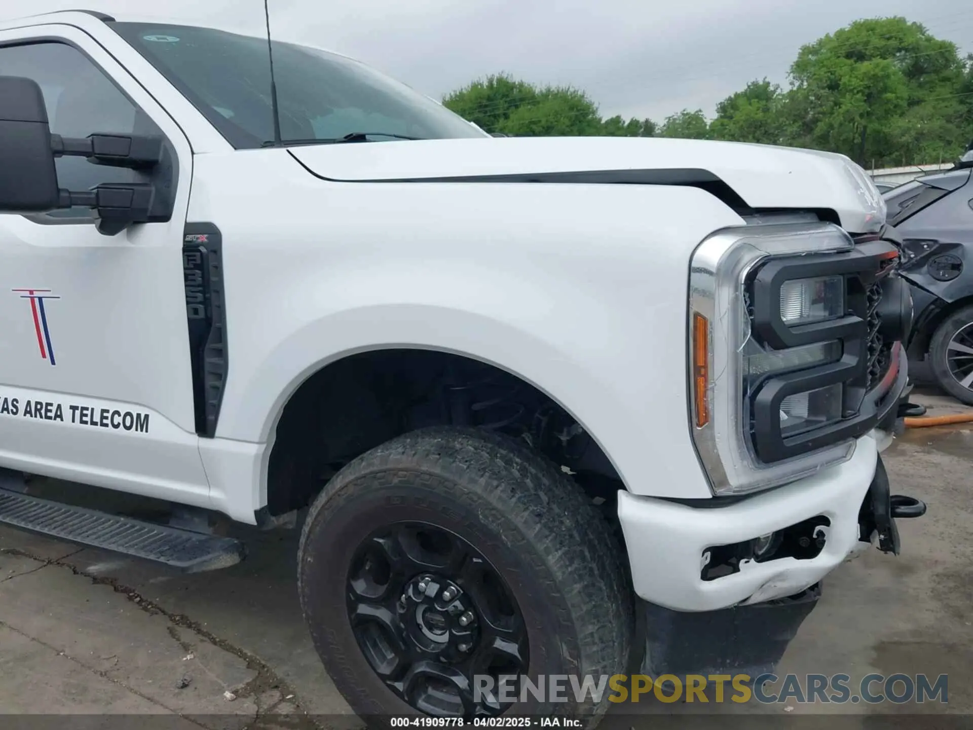 12 Photograph of a damaged car 1FTRF3BA2RED11667 FORD SUPER DUTY F-350 SRW 2024