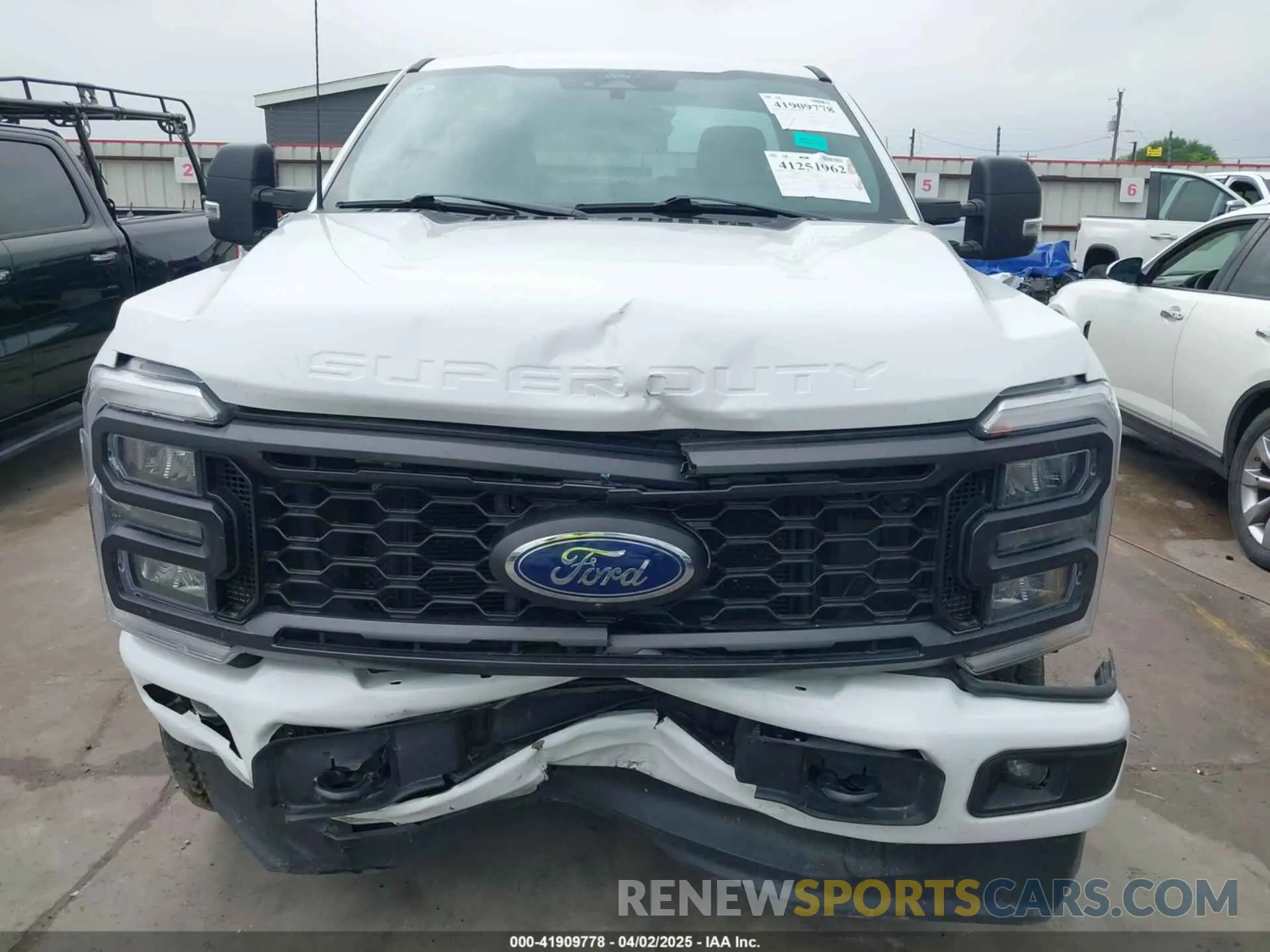 14 Photograph of a damaged car 1FTRF3BA2RED11667 FORD SUPER DUTY F-350 SRW 2024
