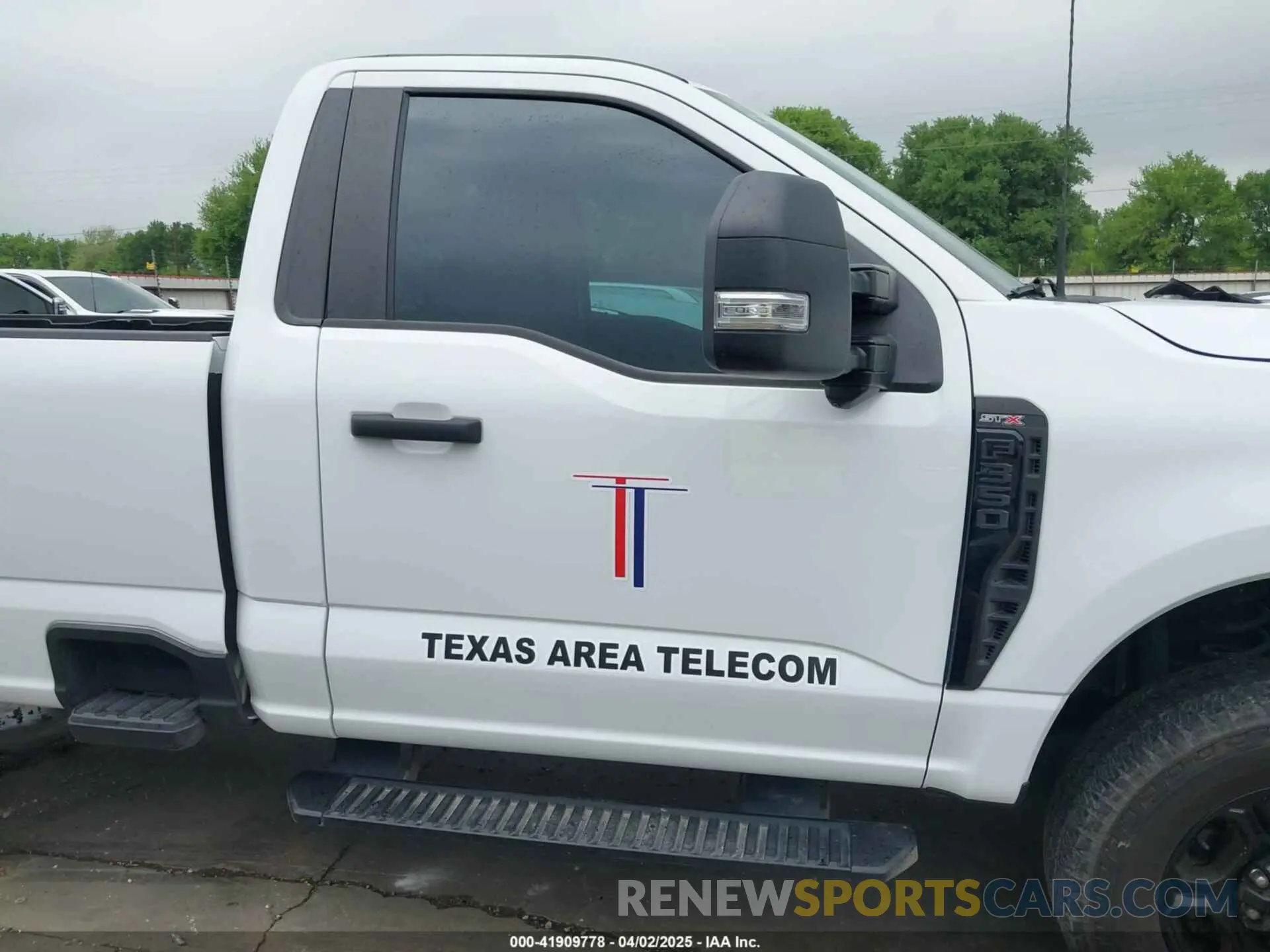 15 Photograph of a damaged car 1FTRF3BA2RED11667 FORD SUPER DUTY F-350 SRW 2024