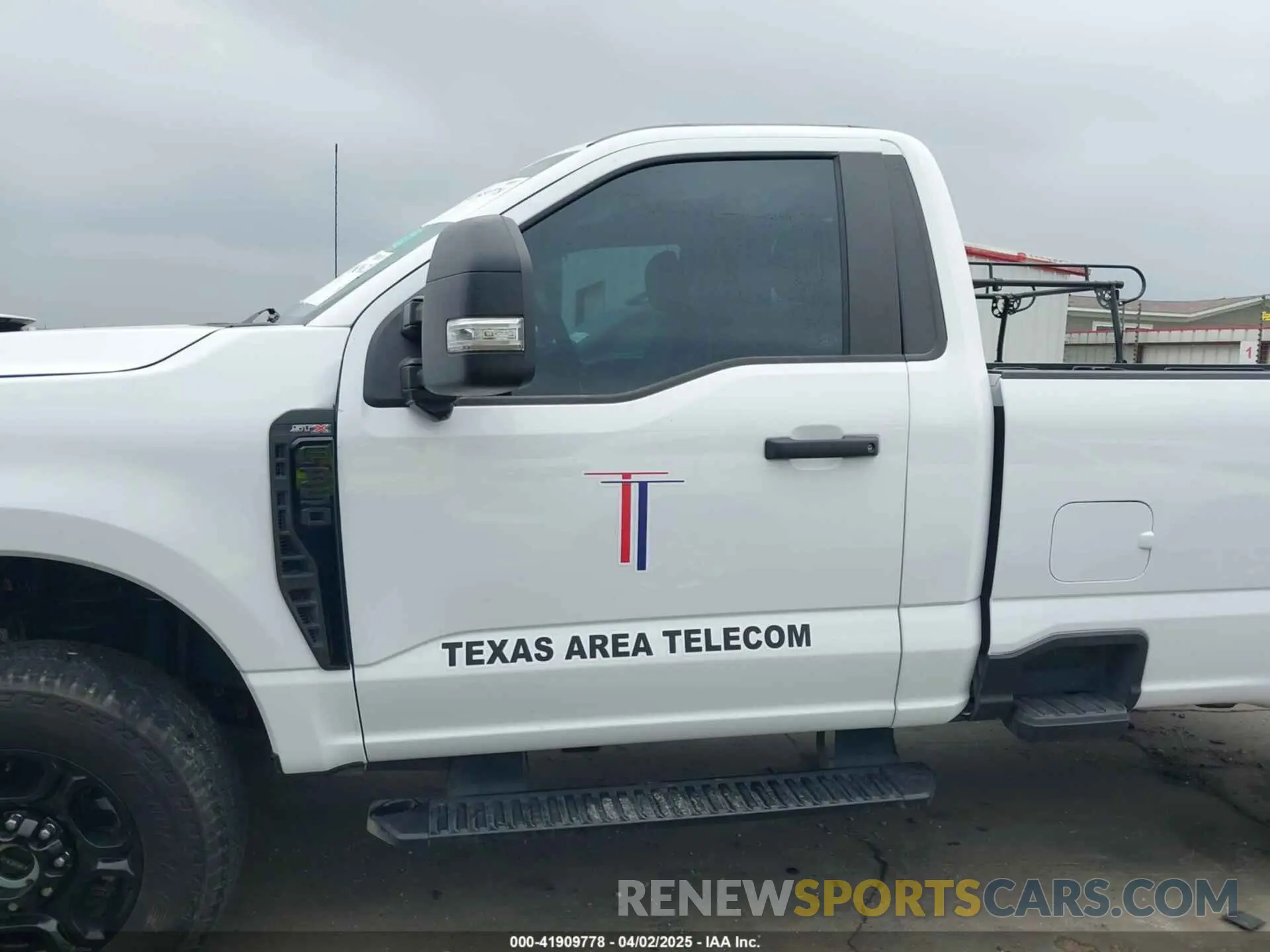 16 Photograph of a damaged car 1FTRF3BA2RED11667 FORD SUPER DUTY F-350 SRW 2024