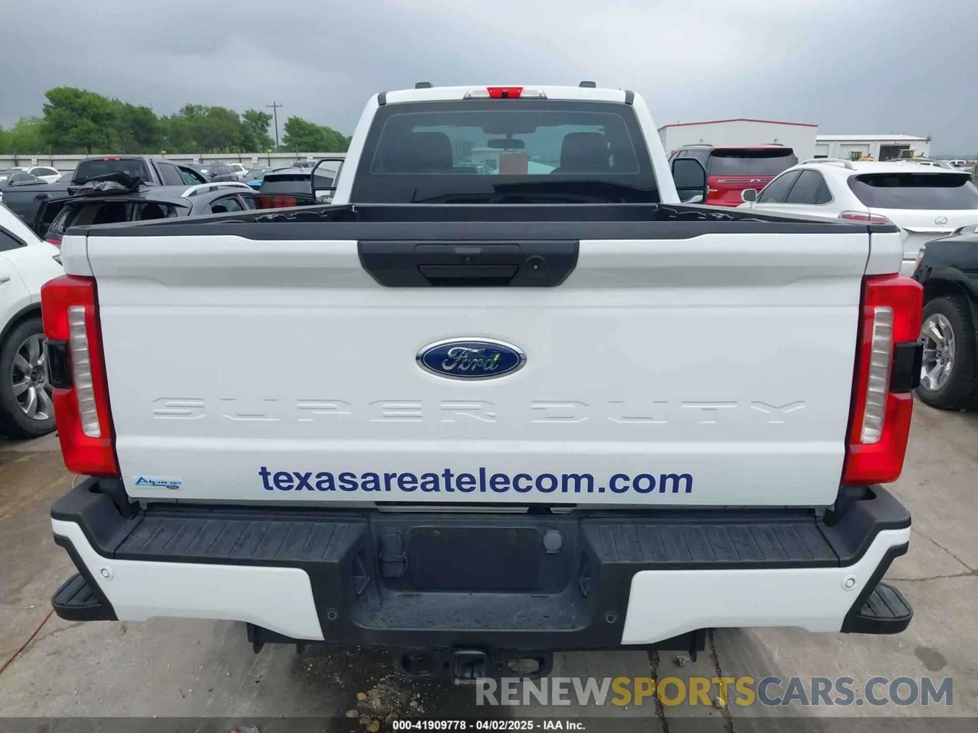 17 Photograph of a damaged car 1FTRF3BA2RED11667 FORD SUPER DUTY F-350 SRW 2024