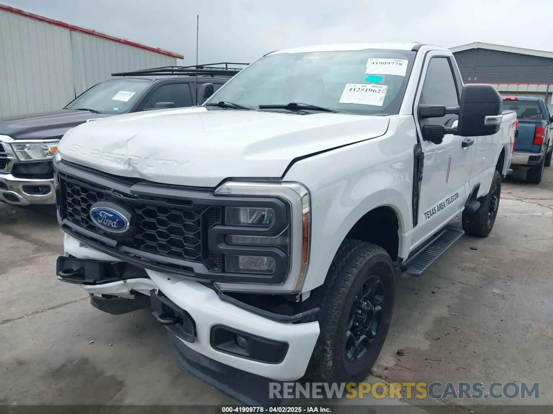 2 Photograph of a damaged car 1FTRF3BA2RED11667 FORD SUPER DUTY F-350 SRW 2024