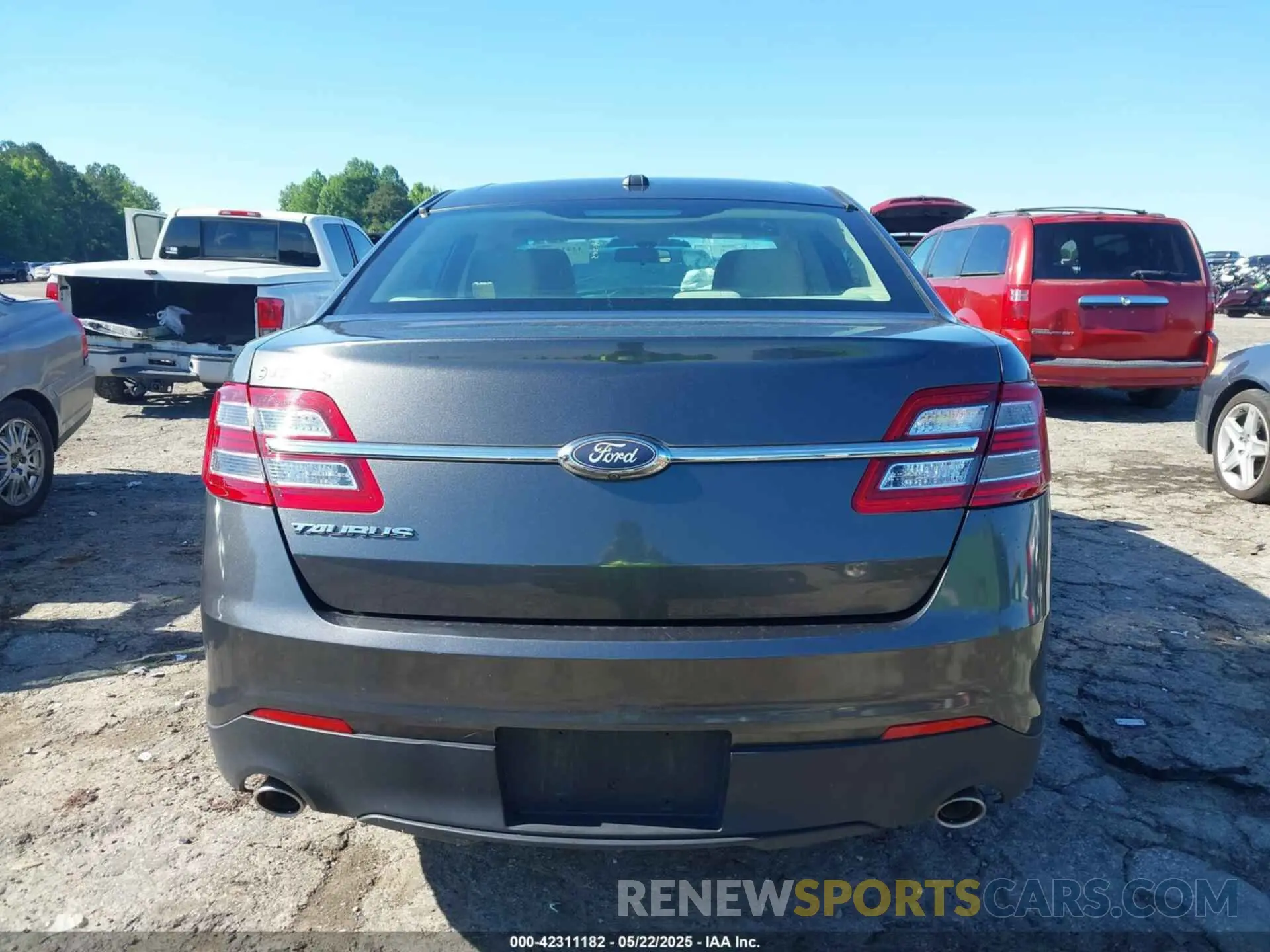 16 Photograph of a damaged car 1FAHP2D82KG117511 FORD TAURUS 2019