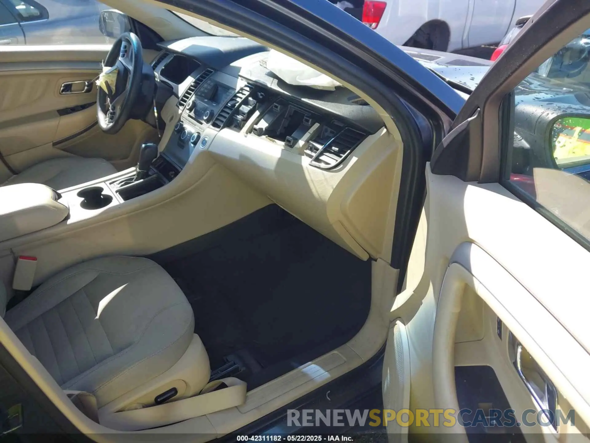 5 Photograph of a damaged car 1FAHP2D82KG117511 FORD TAURUS 2019