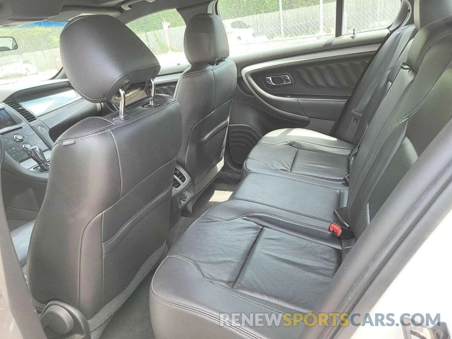 1 Photograph of a damaged car 1FAHP2E82KG100559 FORD TAURUS 2019