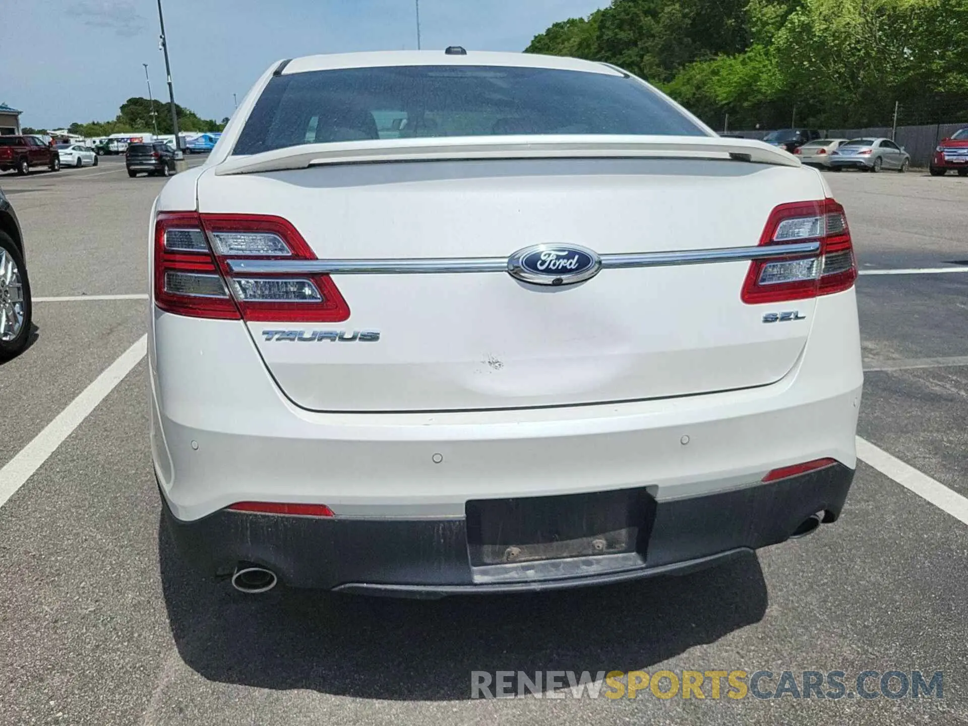 22 Photograph of a damaged car 1FAHP2E82KG100559 FORD TAURUS 2019