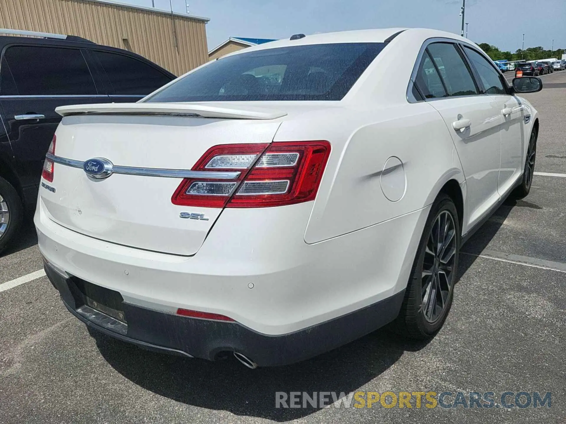 4 Photograph of a damaged car 1FAHP2E82KG100559 FORD TAURUS 2019