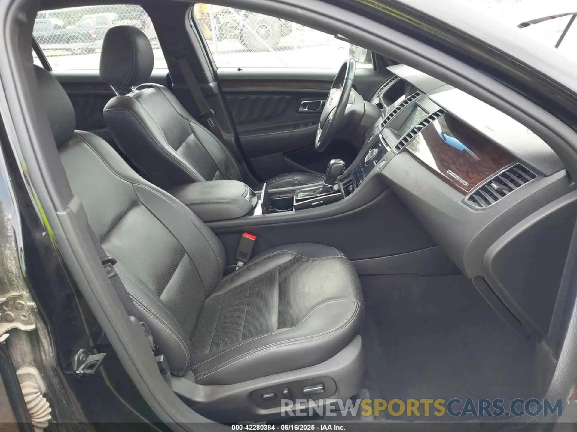 5 Photograph of a damaged car 1FAHP2F82KG111088 FORD TAURUS 2019