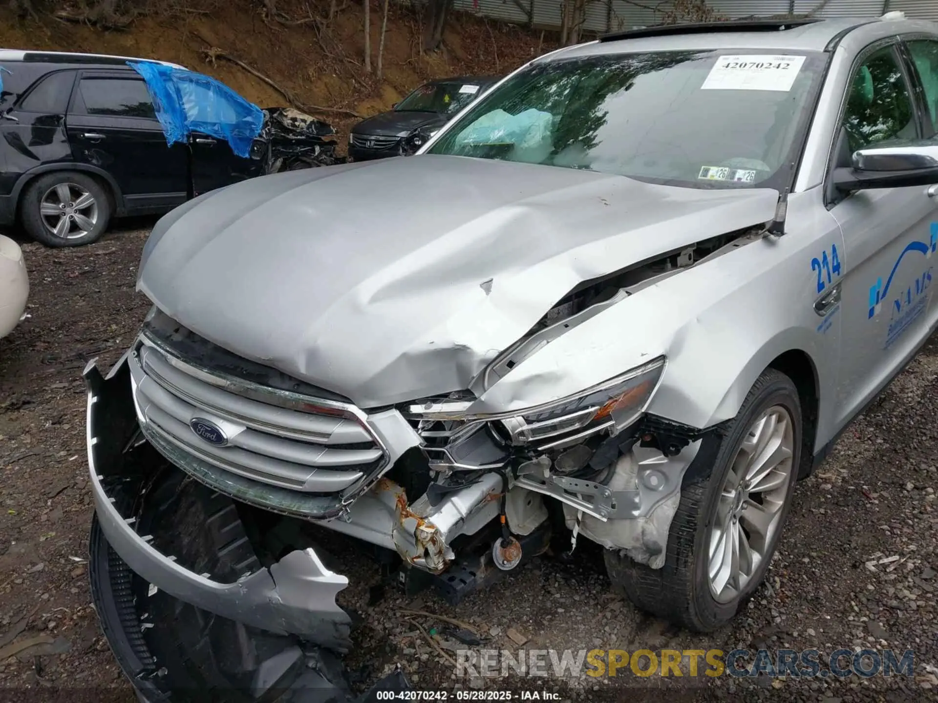 17 Photograph of a damaged car 1FAHP2F88KG109331 FORD TAURUS 2019