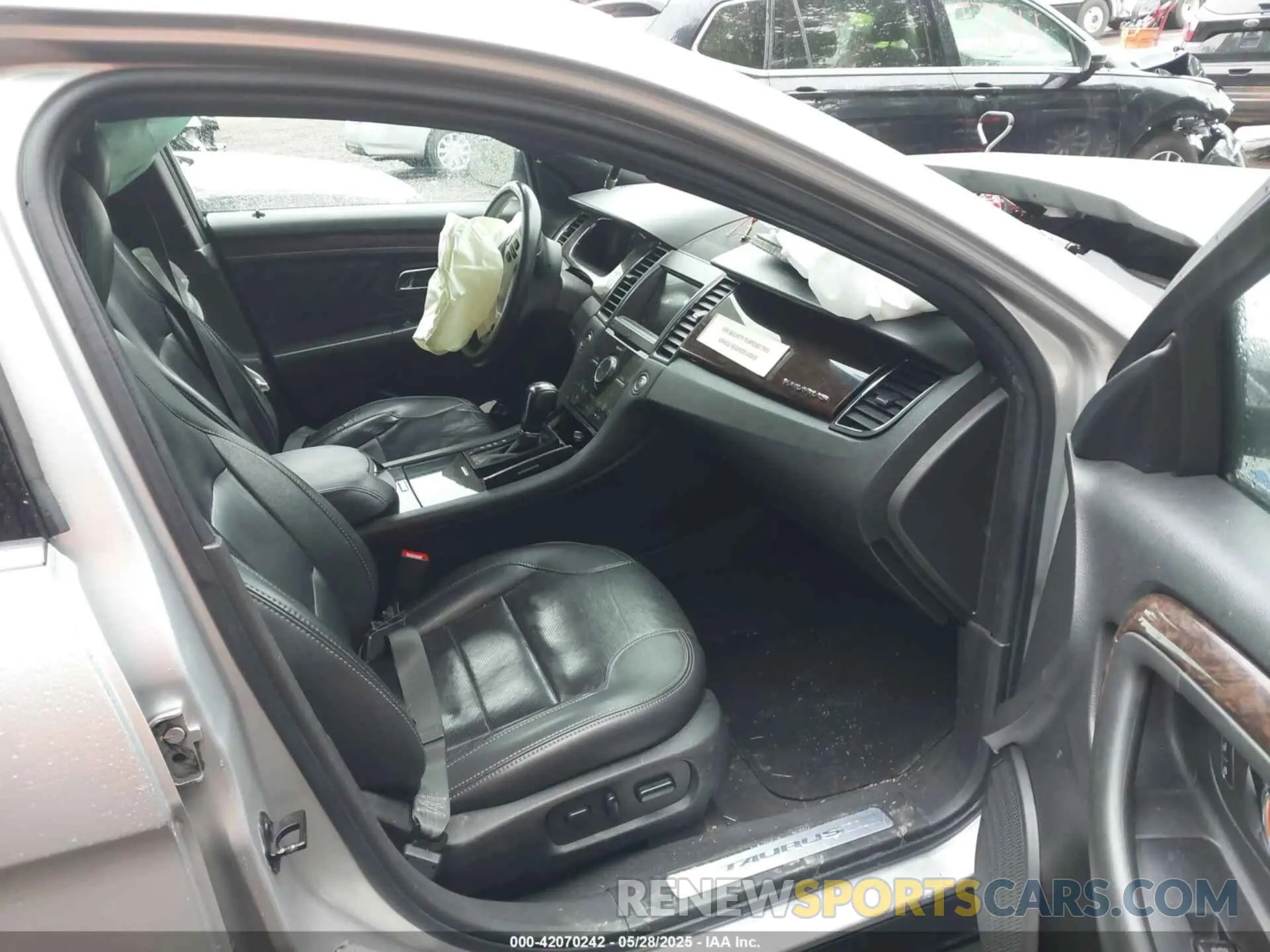 5 Photograph of a damaged car 1FAHP2F88KG109331 FORD TAURUS 2019