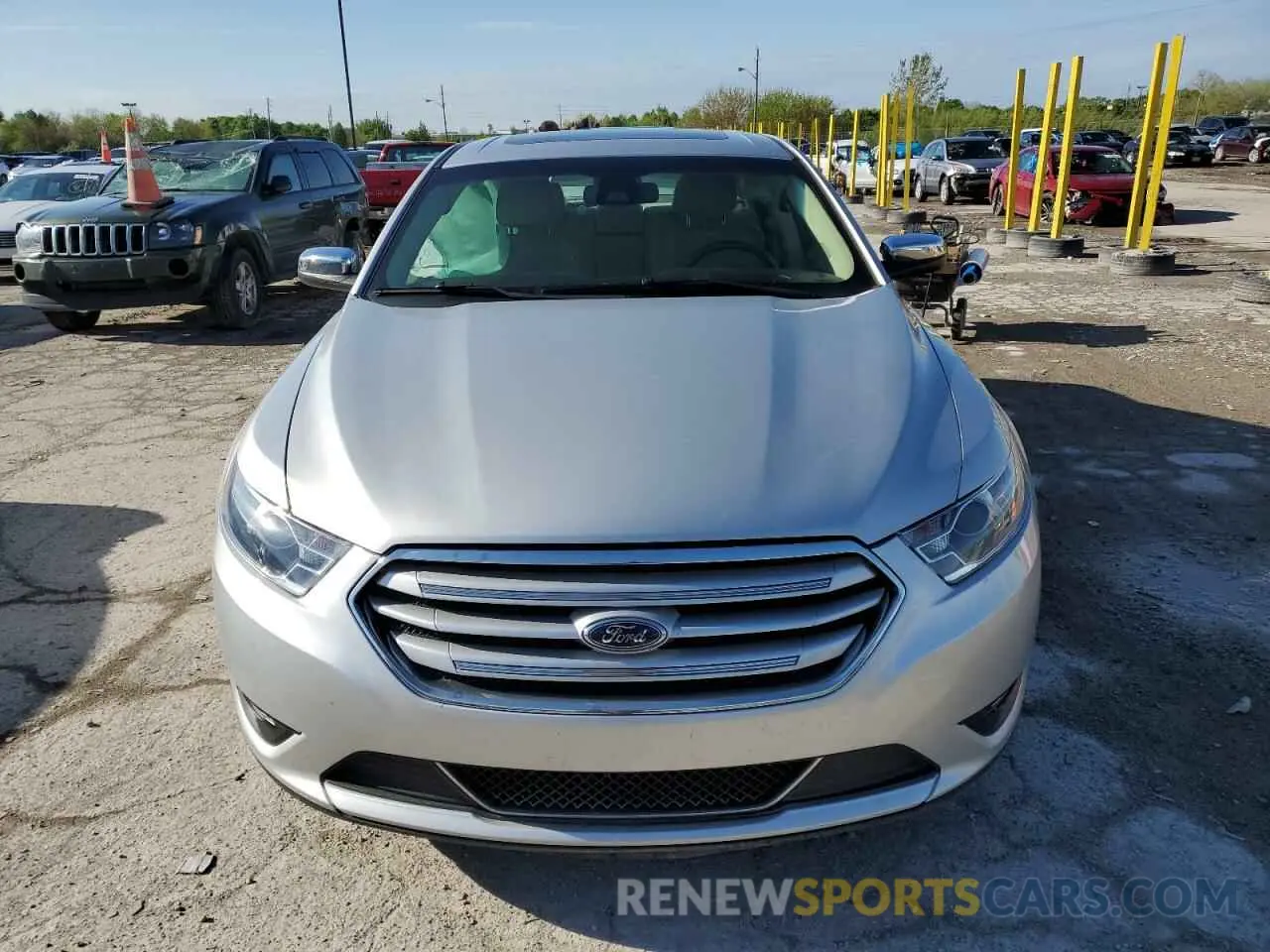 5 Photograph of a damaged car 1FAHP2F8XKG109329 FORD TAURUS 2019