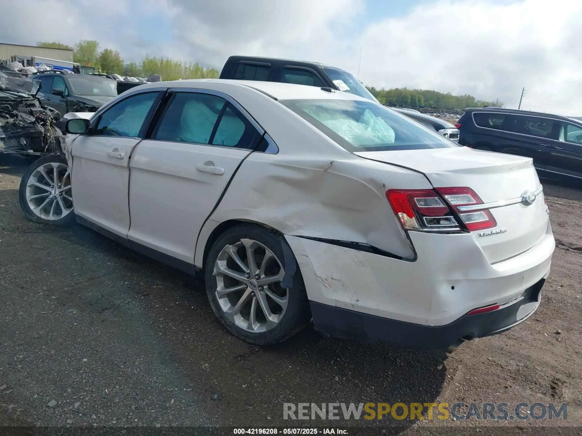 3 Photograph of a damaged car 1FAHP2J86KG100800 FORD TAURUS 2019