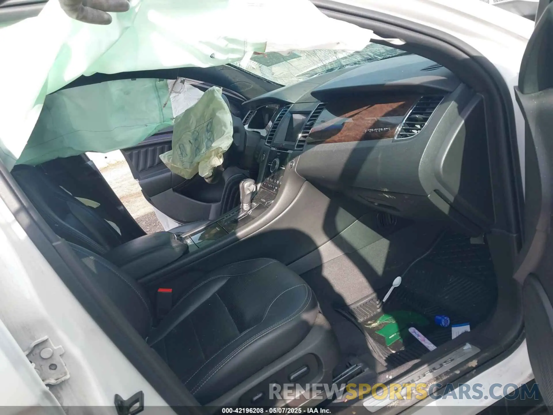 5 Photograph of a damaged car 1FAHP2J86KG100800 FORD TAURUS 2019