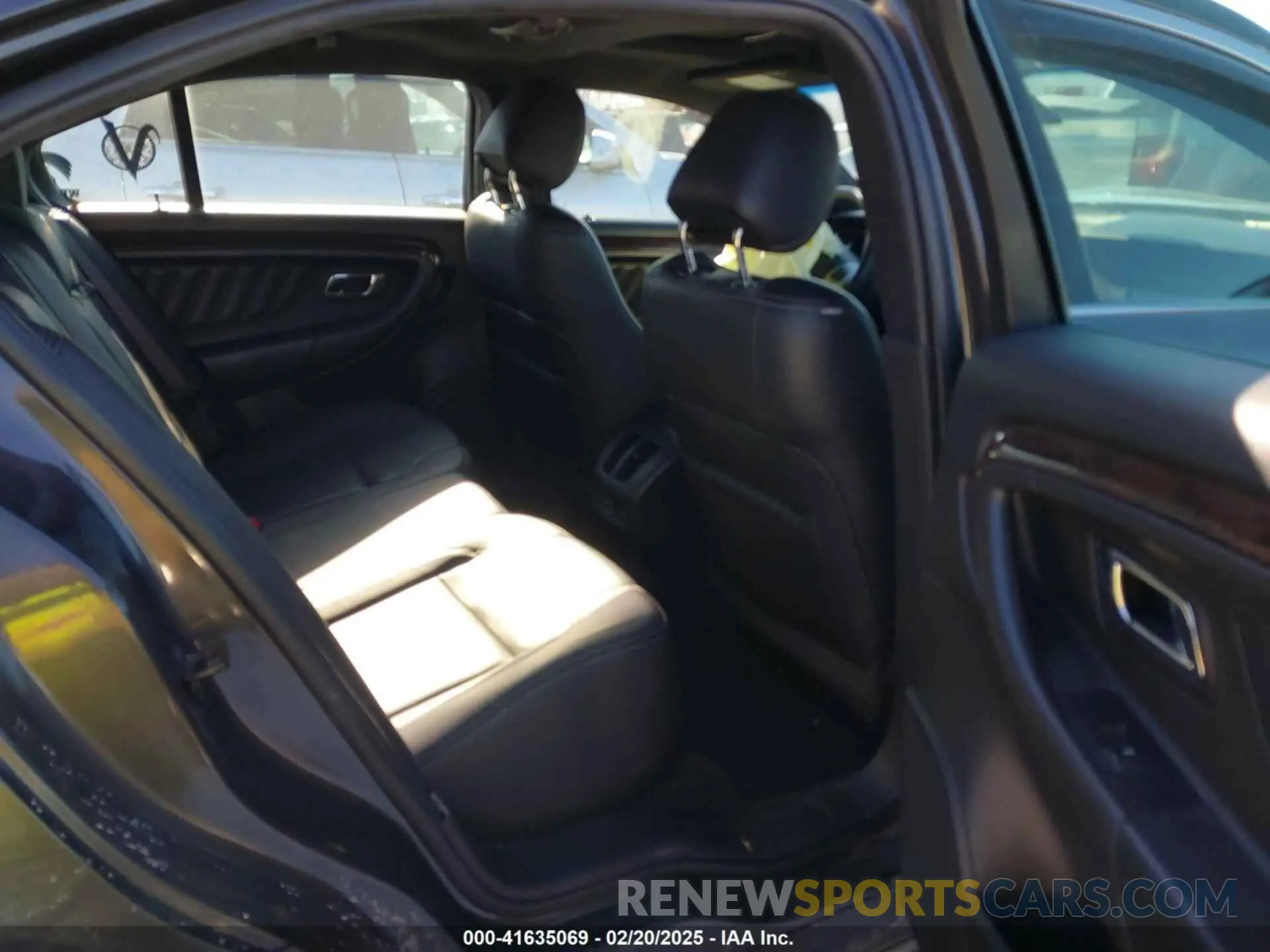 8 Photograph of a damaged car 1FAHP2J86KG115989 FORD TAURUS 2019